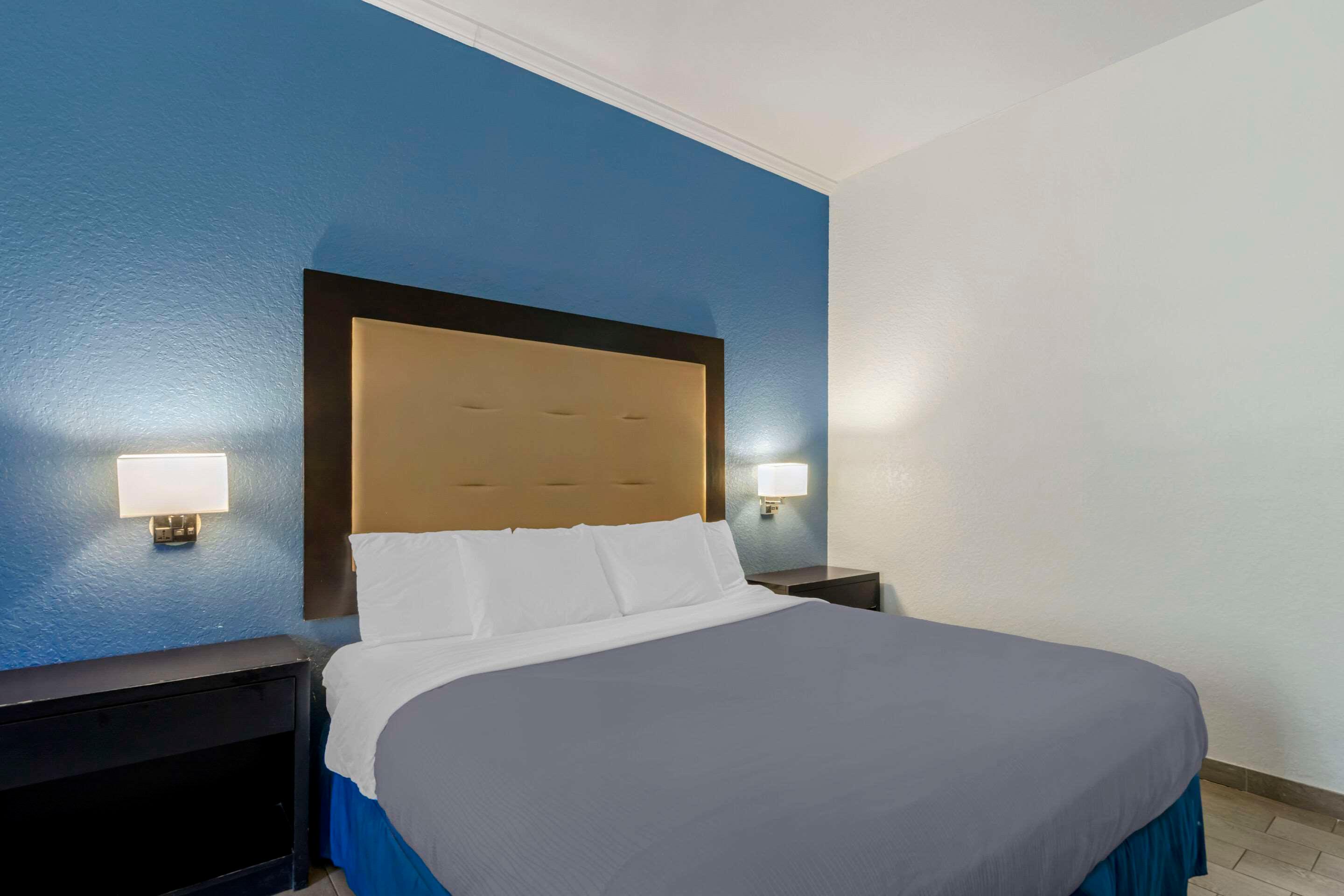 Quadruple Two Queen Beds