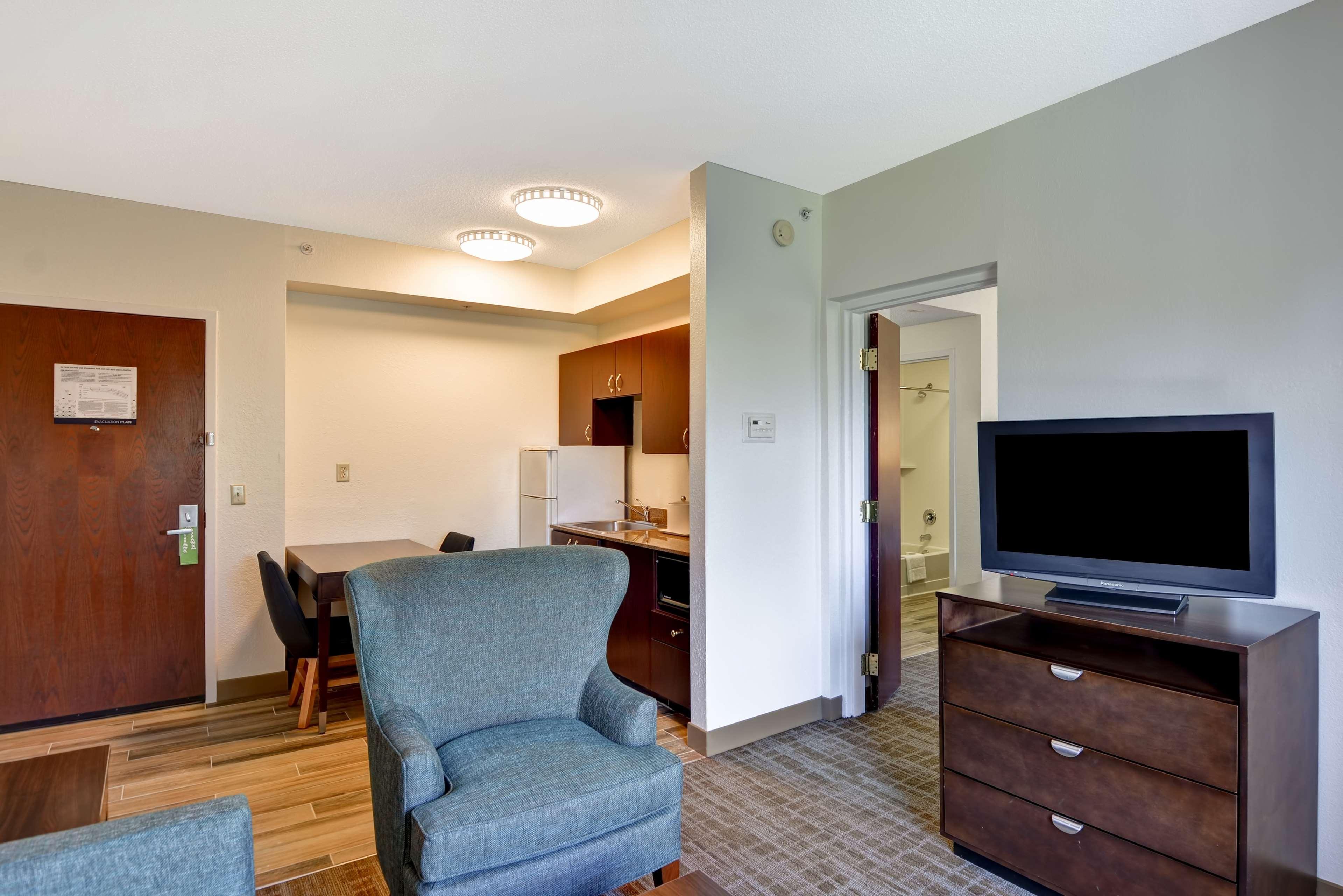 Suite with Kitchenette