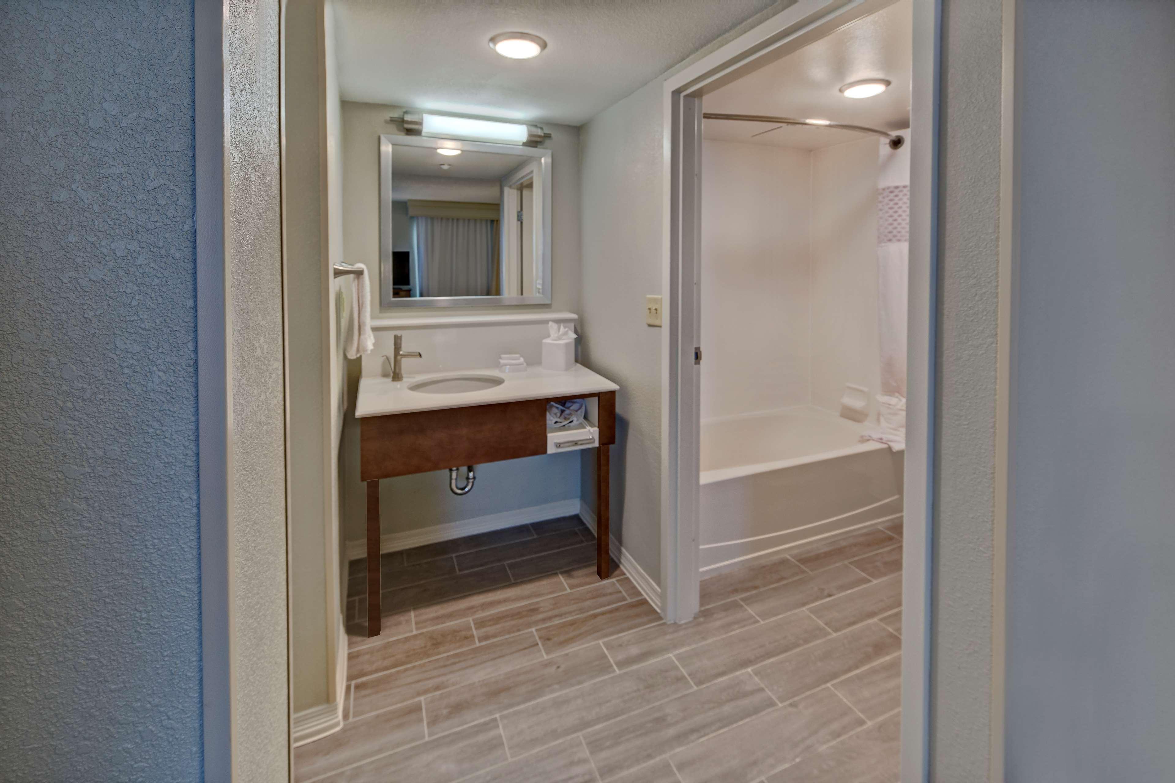 Studio Two Queen Beds Non Smoking