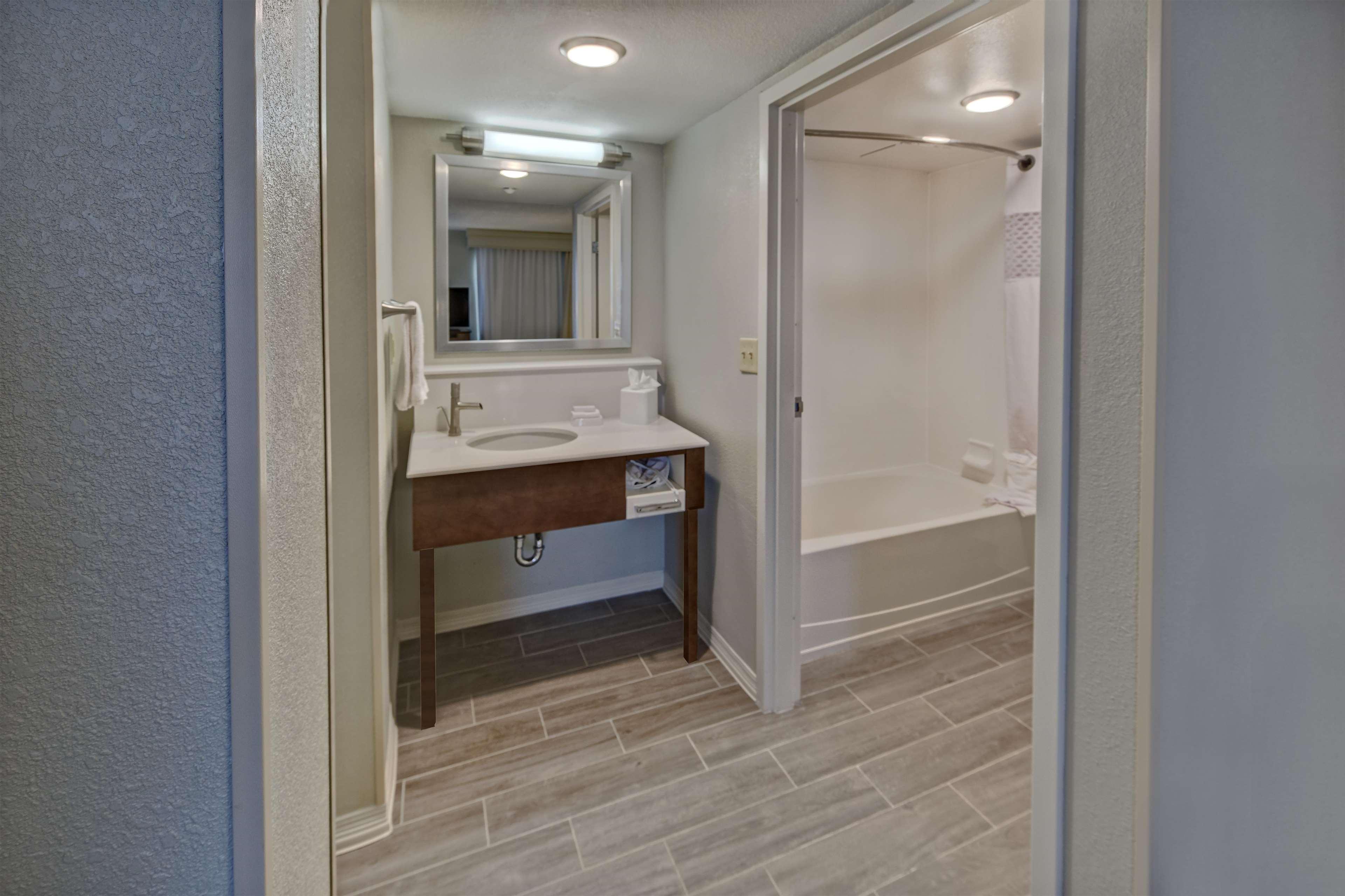 Studio Two Queen Beds Non Smoking