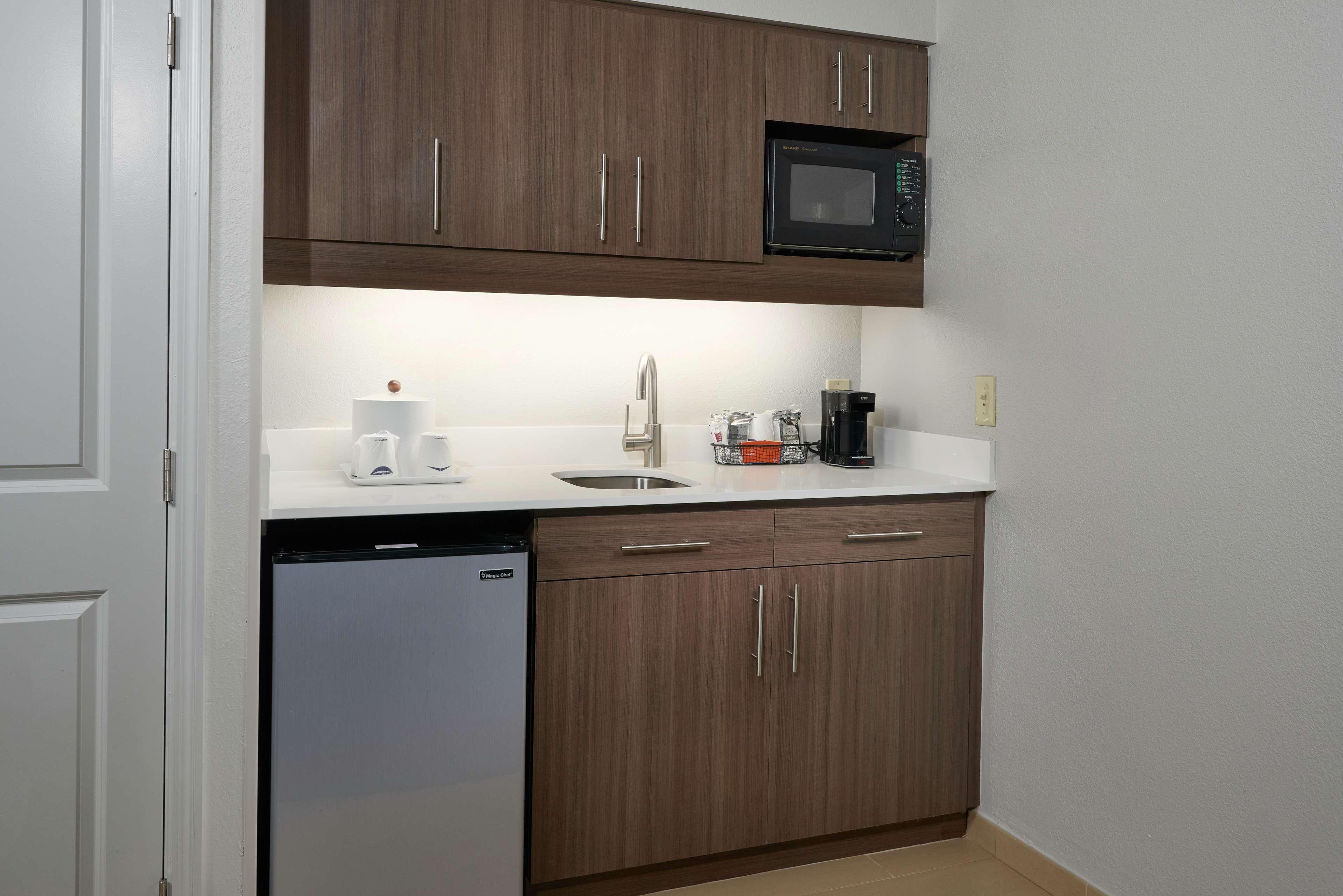 Suite Two Queen Beds One Bedroom