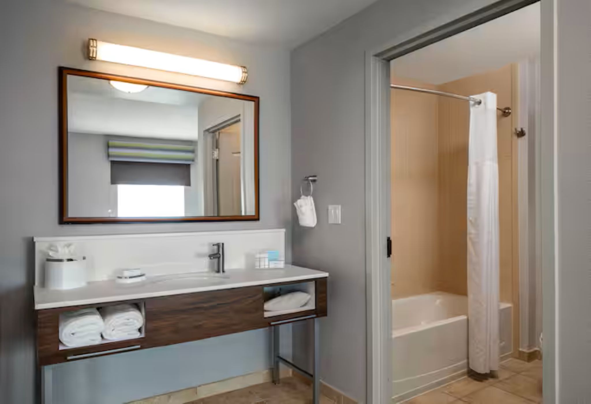 Studio King Size Bed