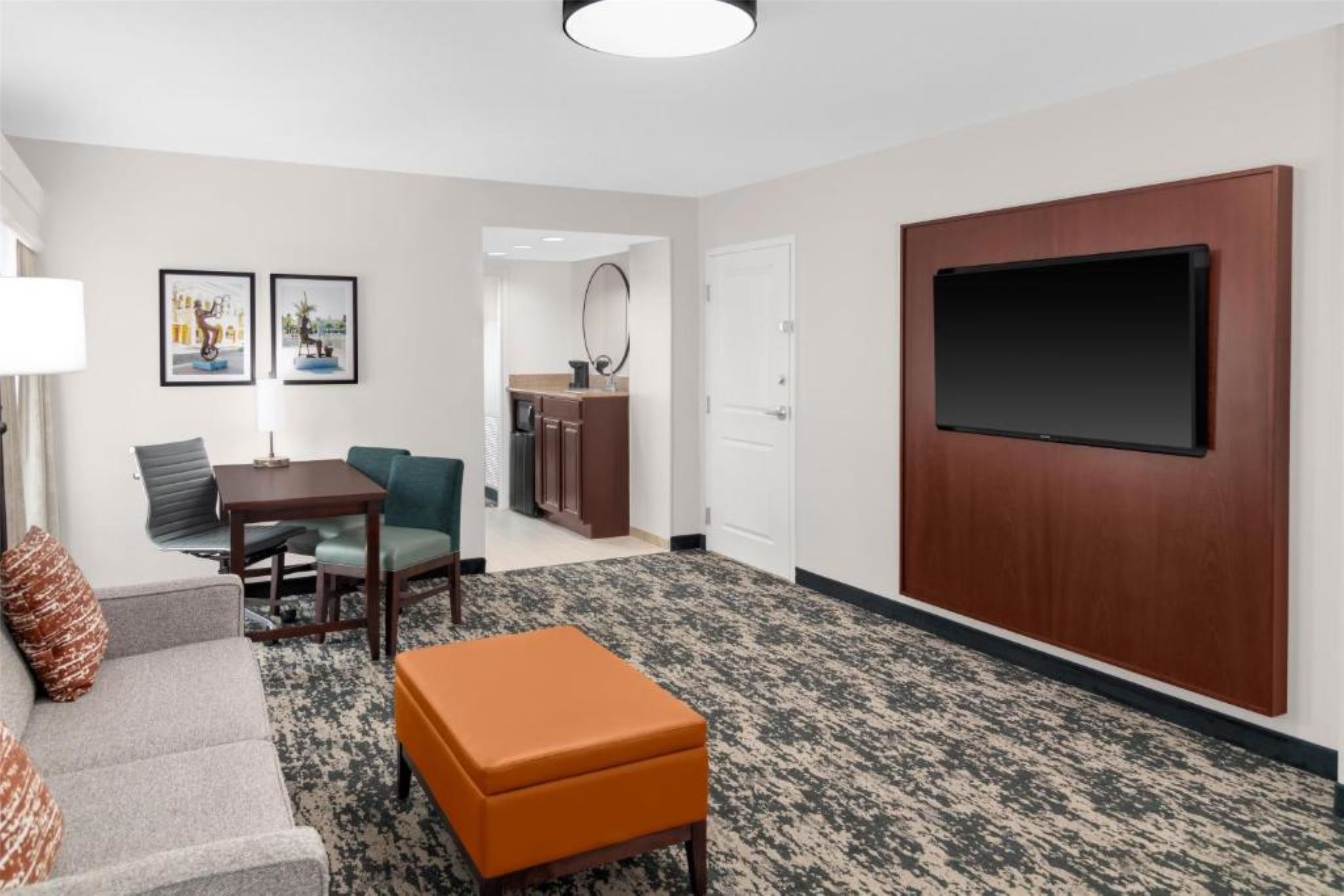 Suite Pool View King Bed