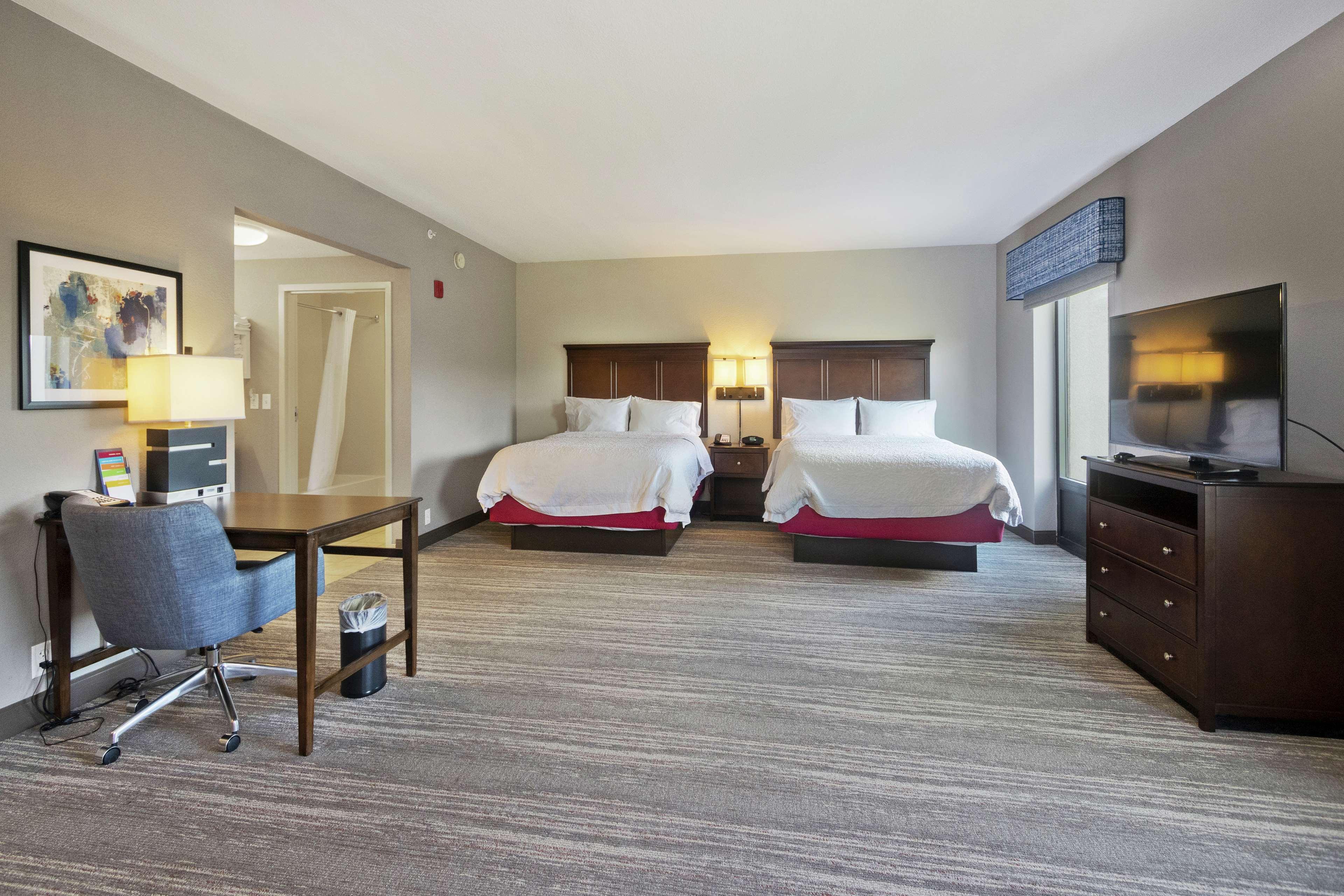 Studio Two Queen Beds Non Smoking