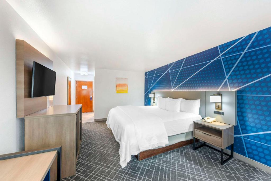 Double King Size Bed