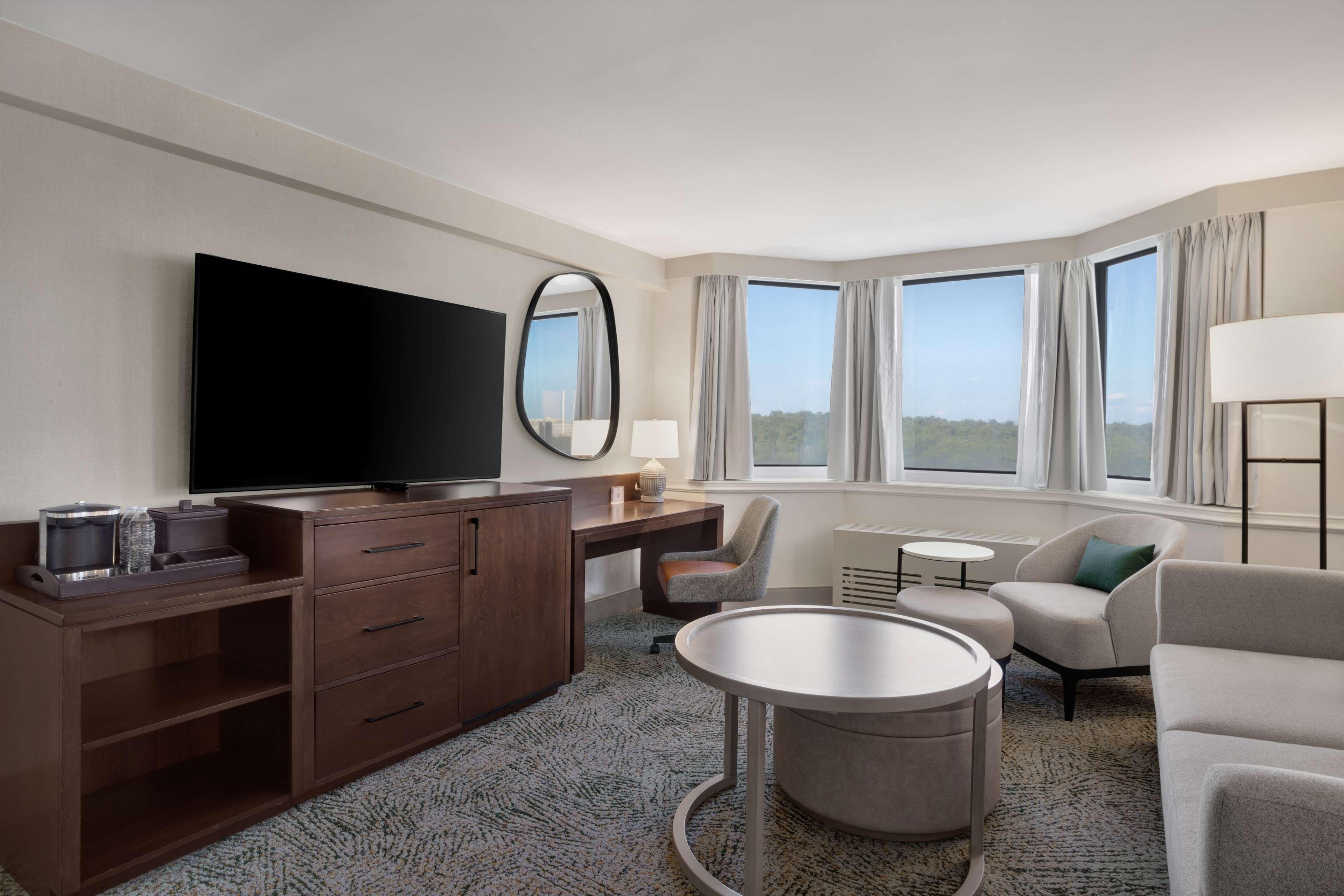 Junior Suite Accessible King Size Bed