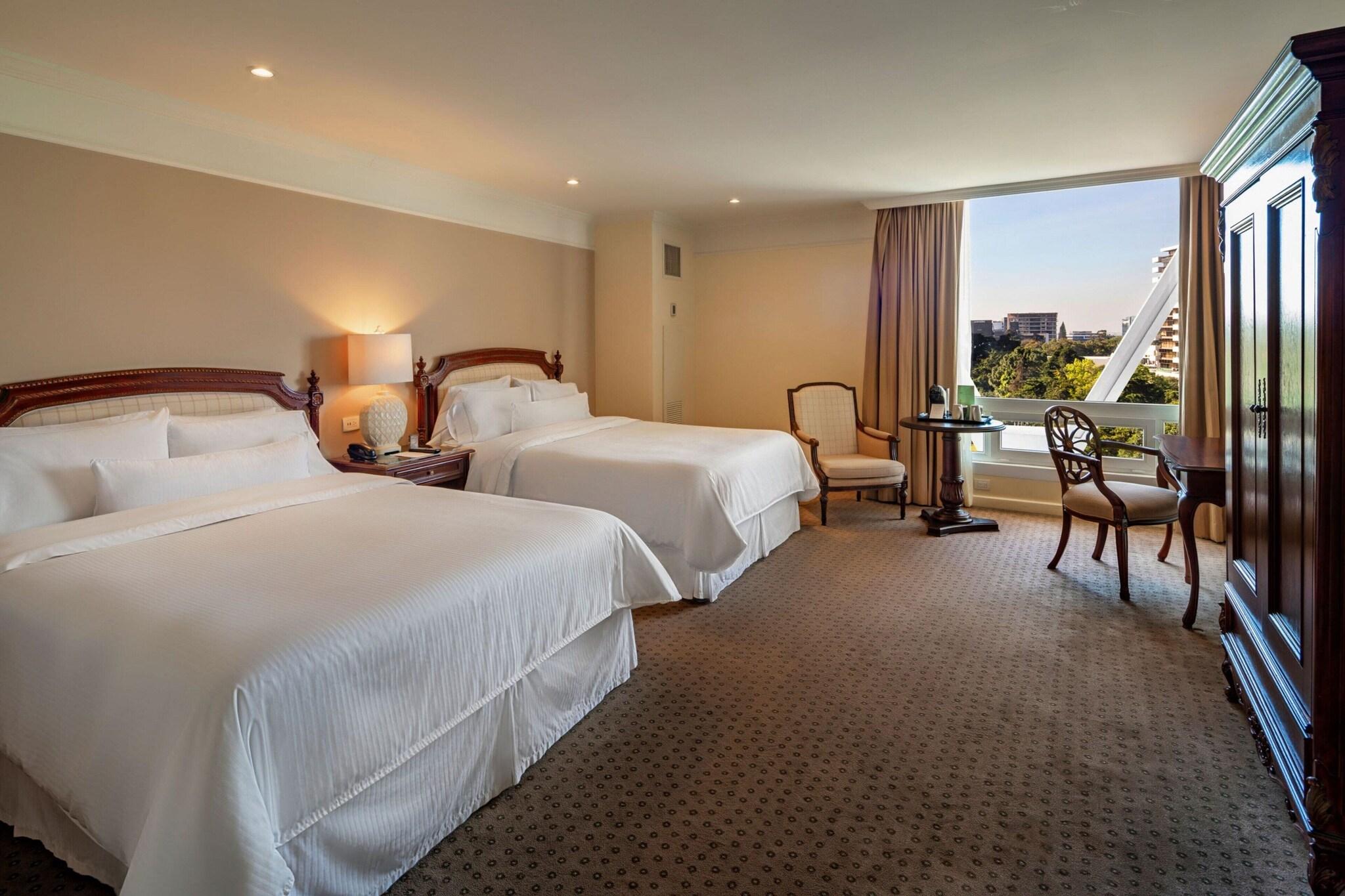 Quadruple Deluxe Two Queen Beds