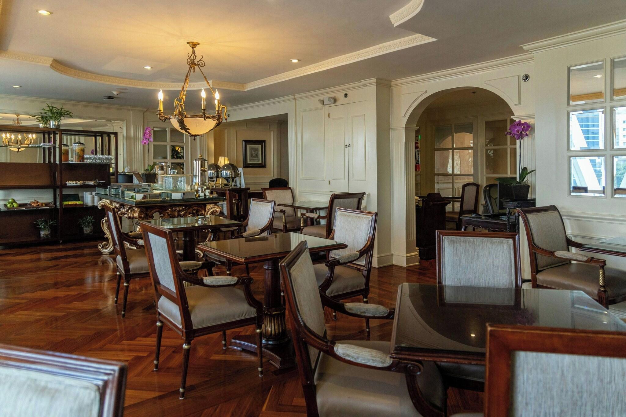 Junior Suite Executive King Bed