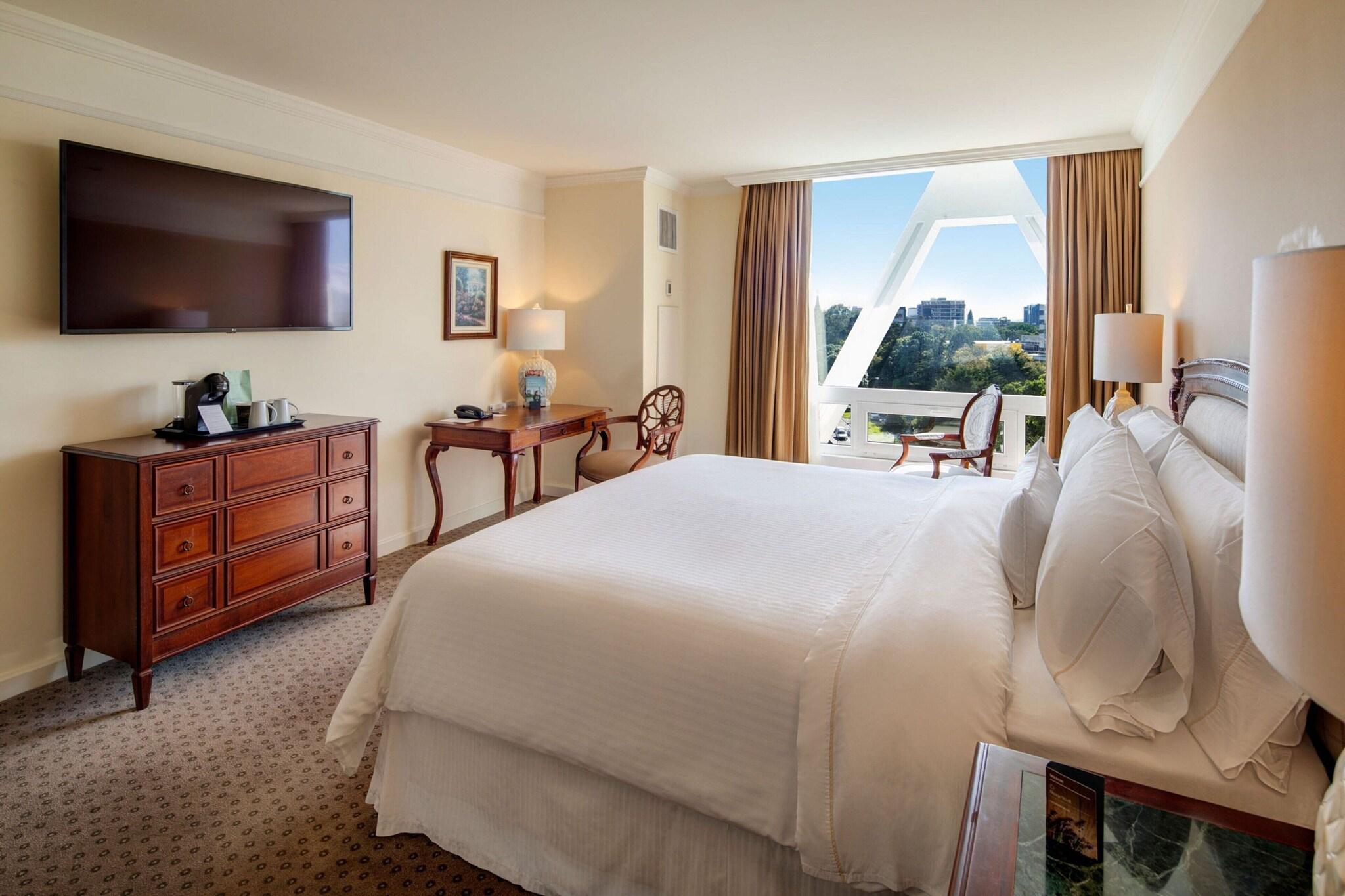 Double Deluxe King Bed