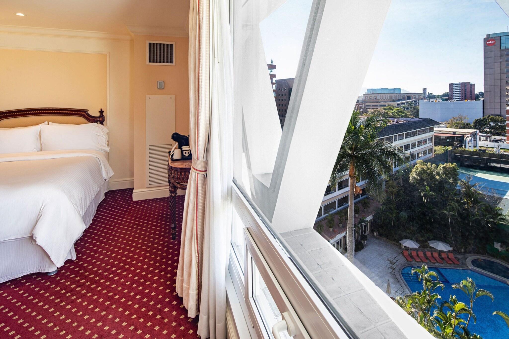 Quadruple Executive Two Queen Beds