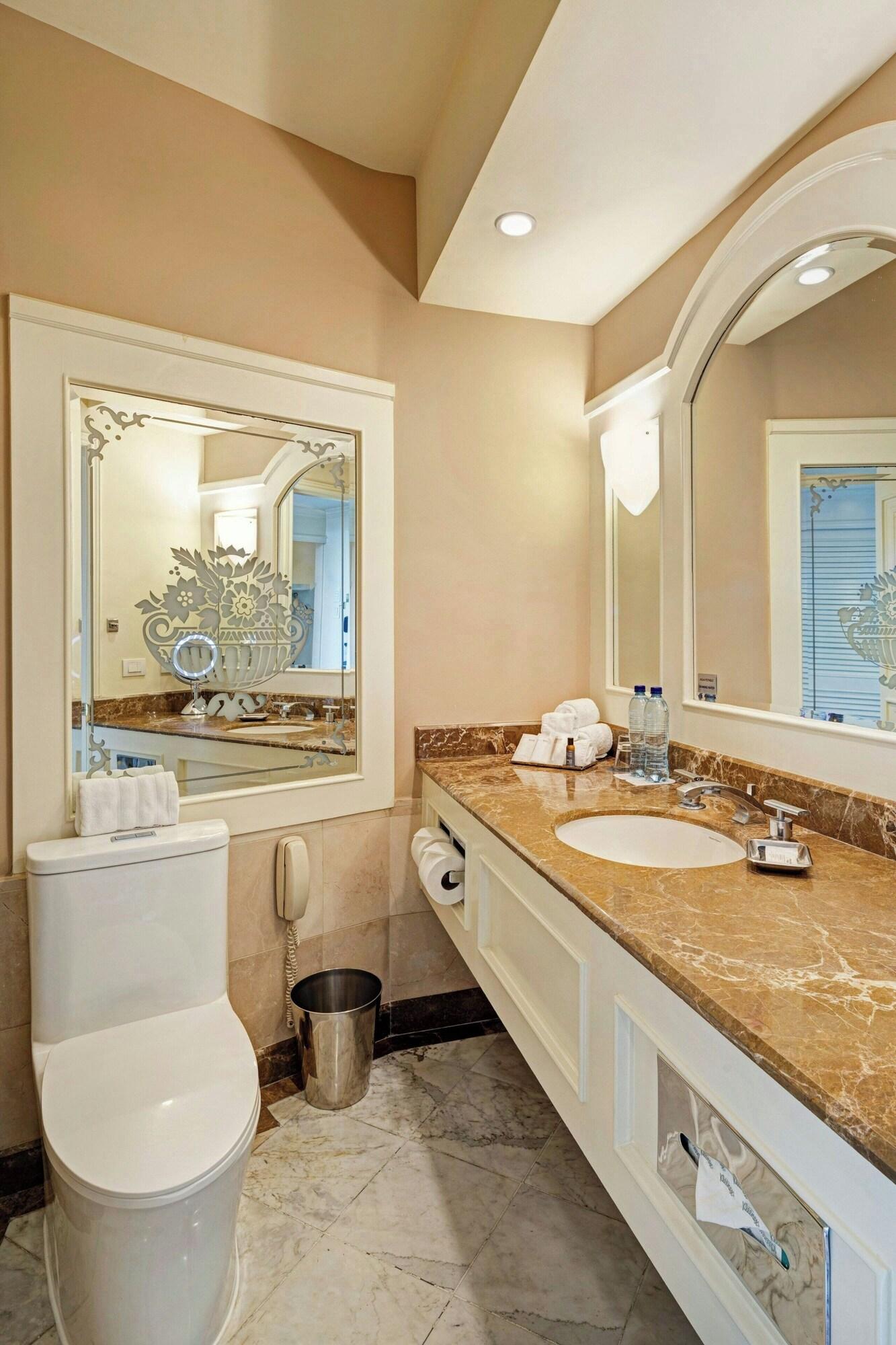 Junior Suite King Bed One Bedroom 