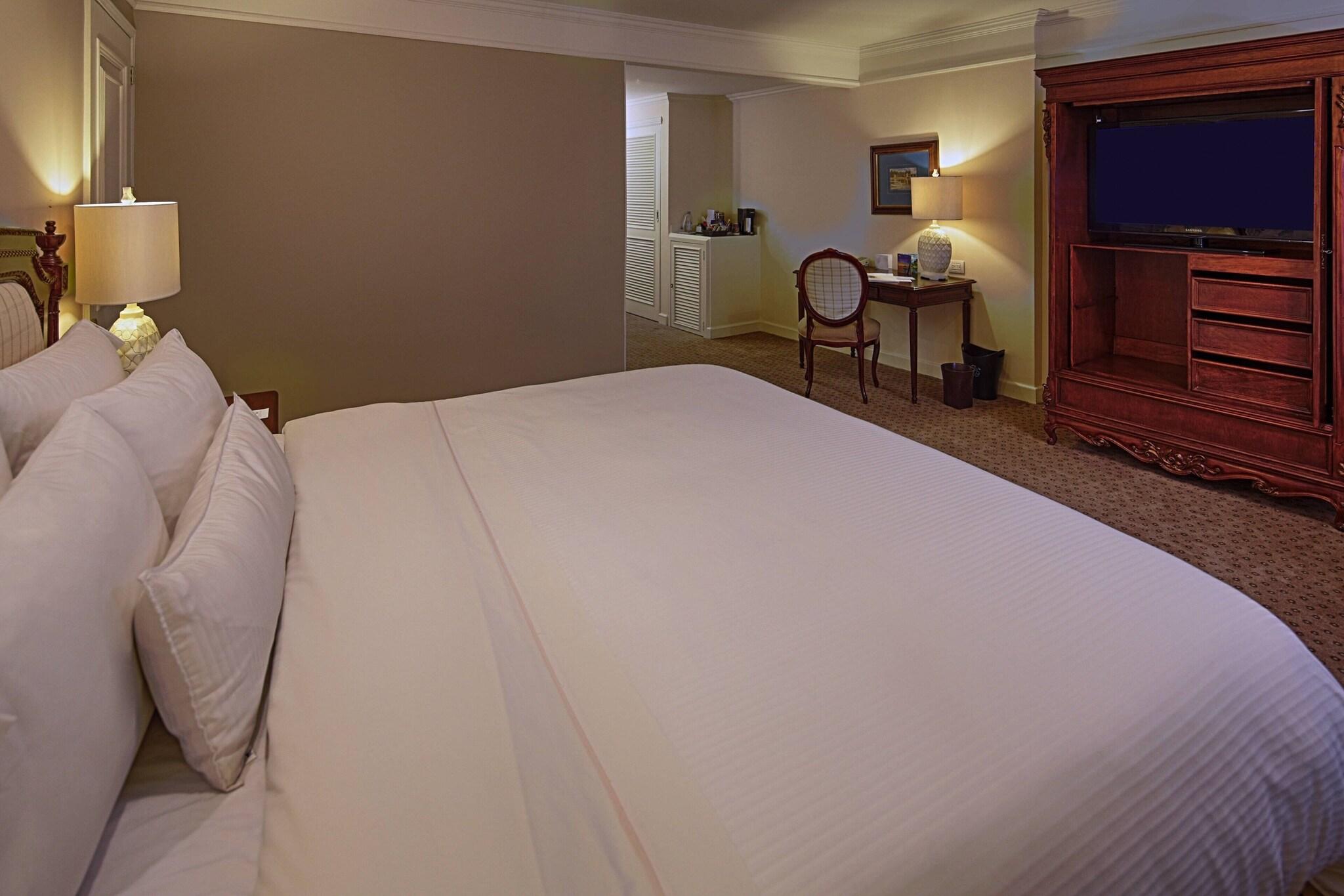 Double Deluxe King Bed