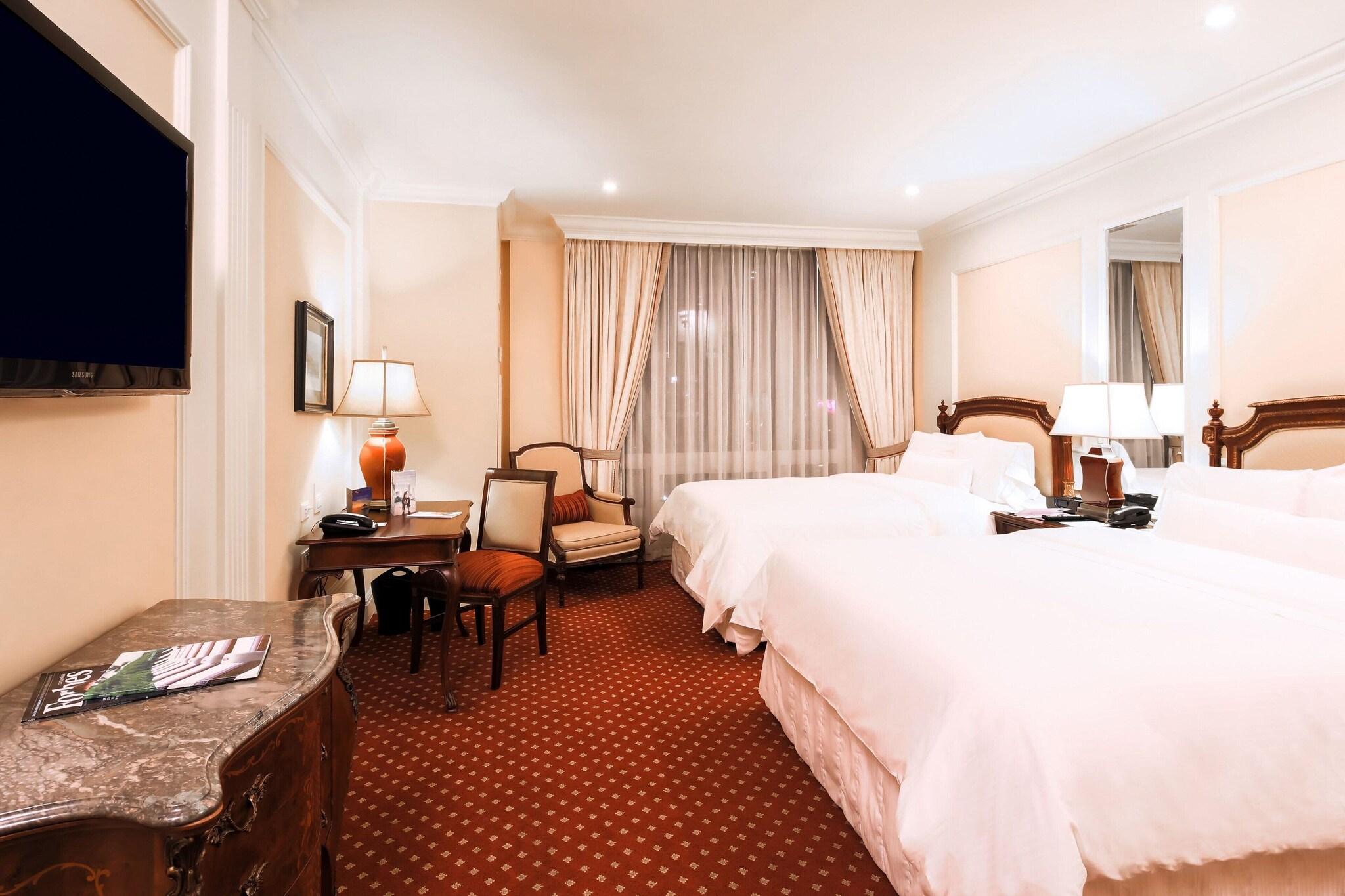 Quadruple Executive Two Queen Beds