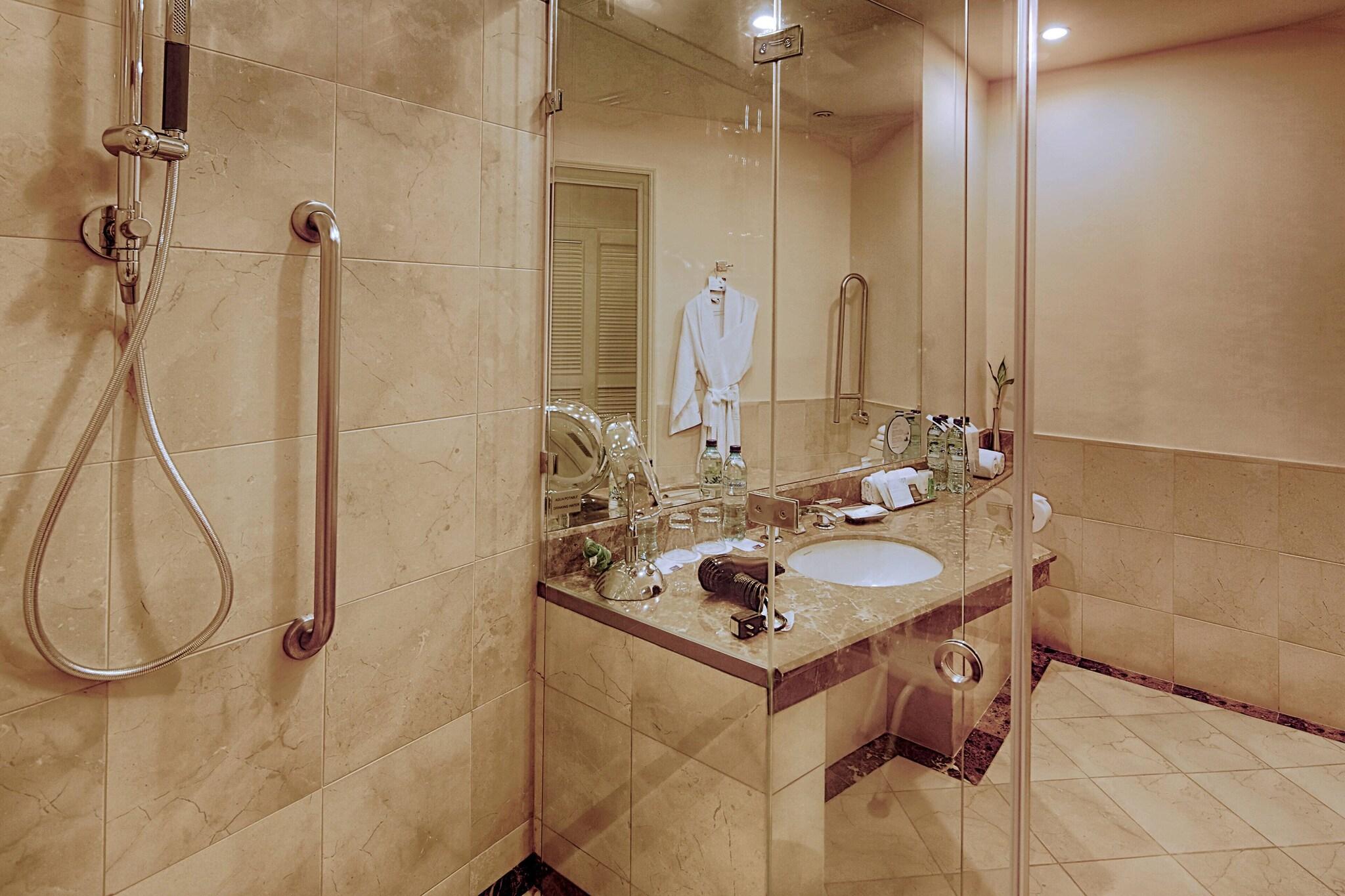 Double Deluxe King Bed