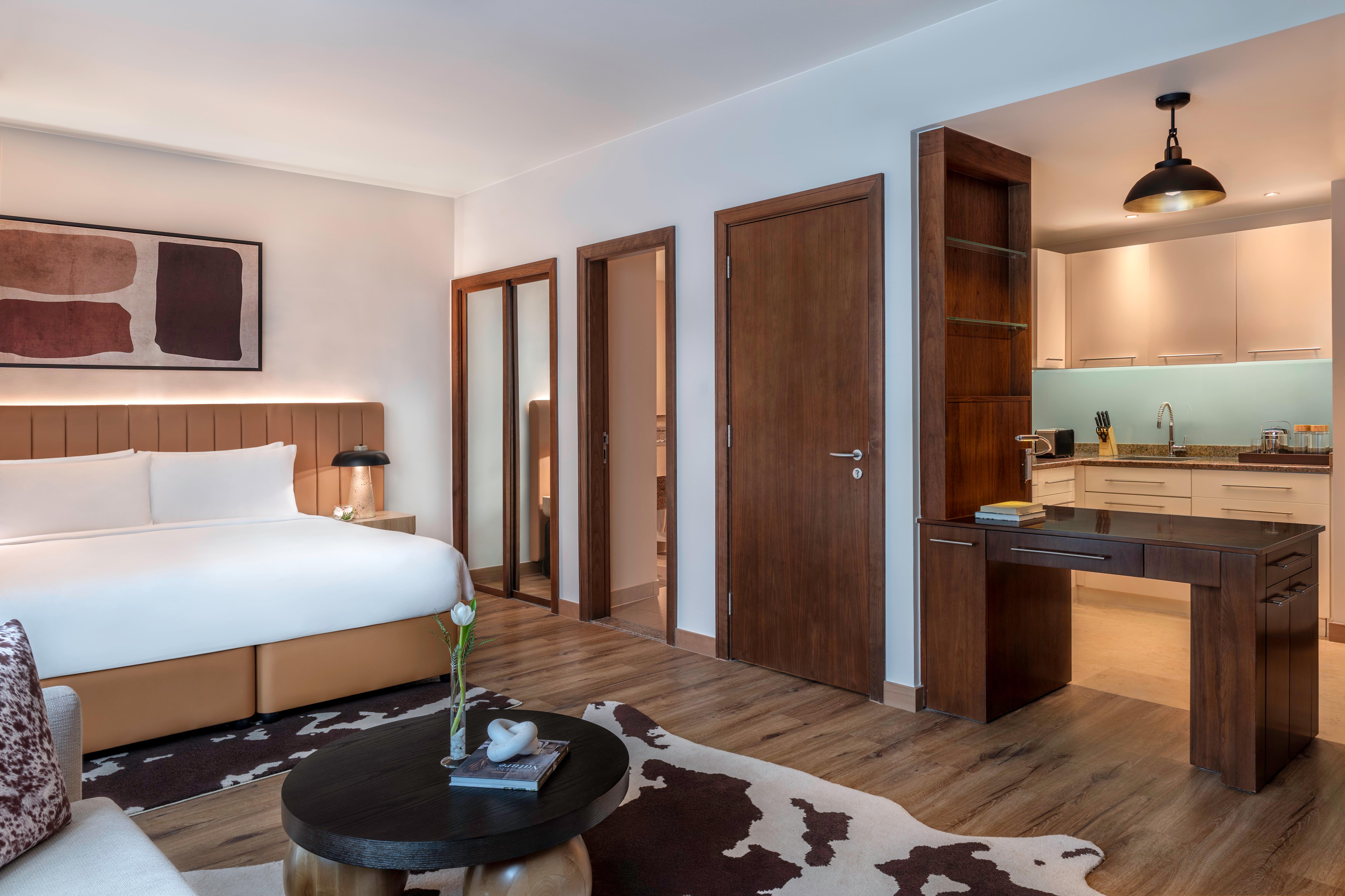 Studio City View King Bed