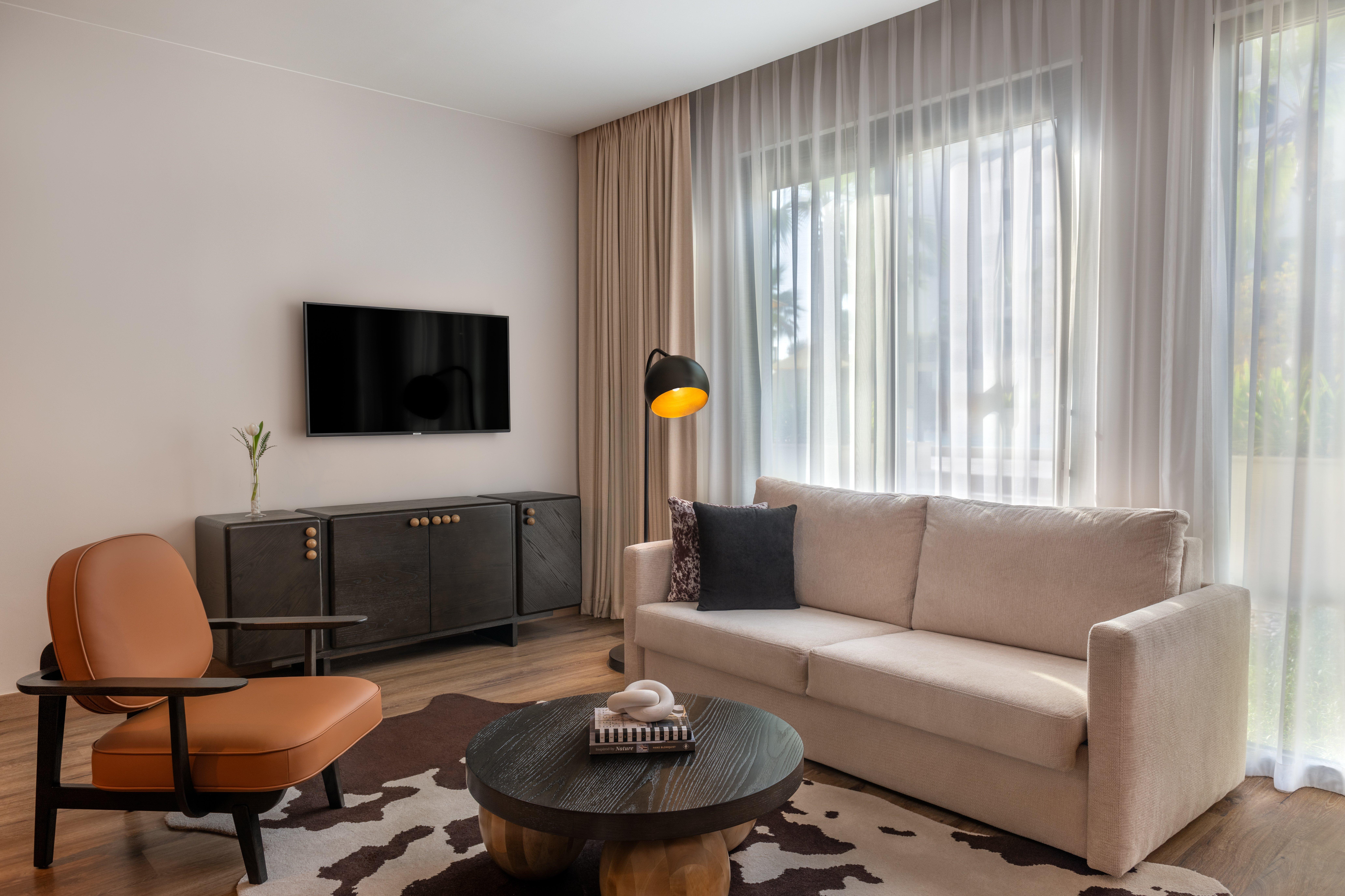 Studio City View King Bed