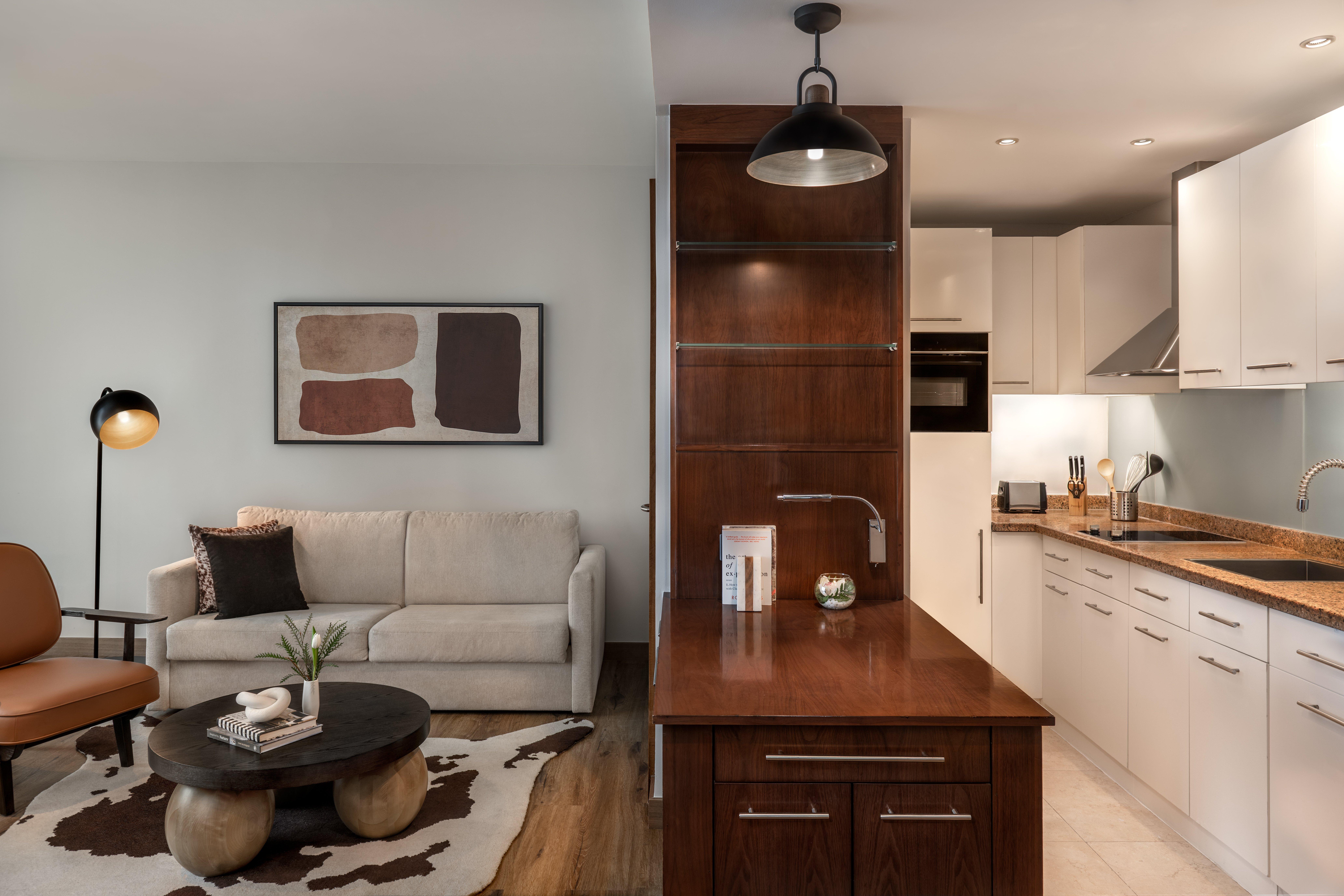 Suite City View King Bed