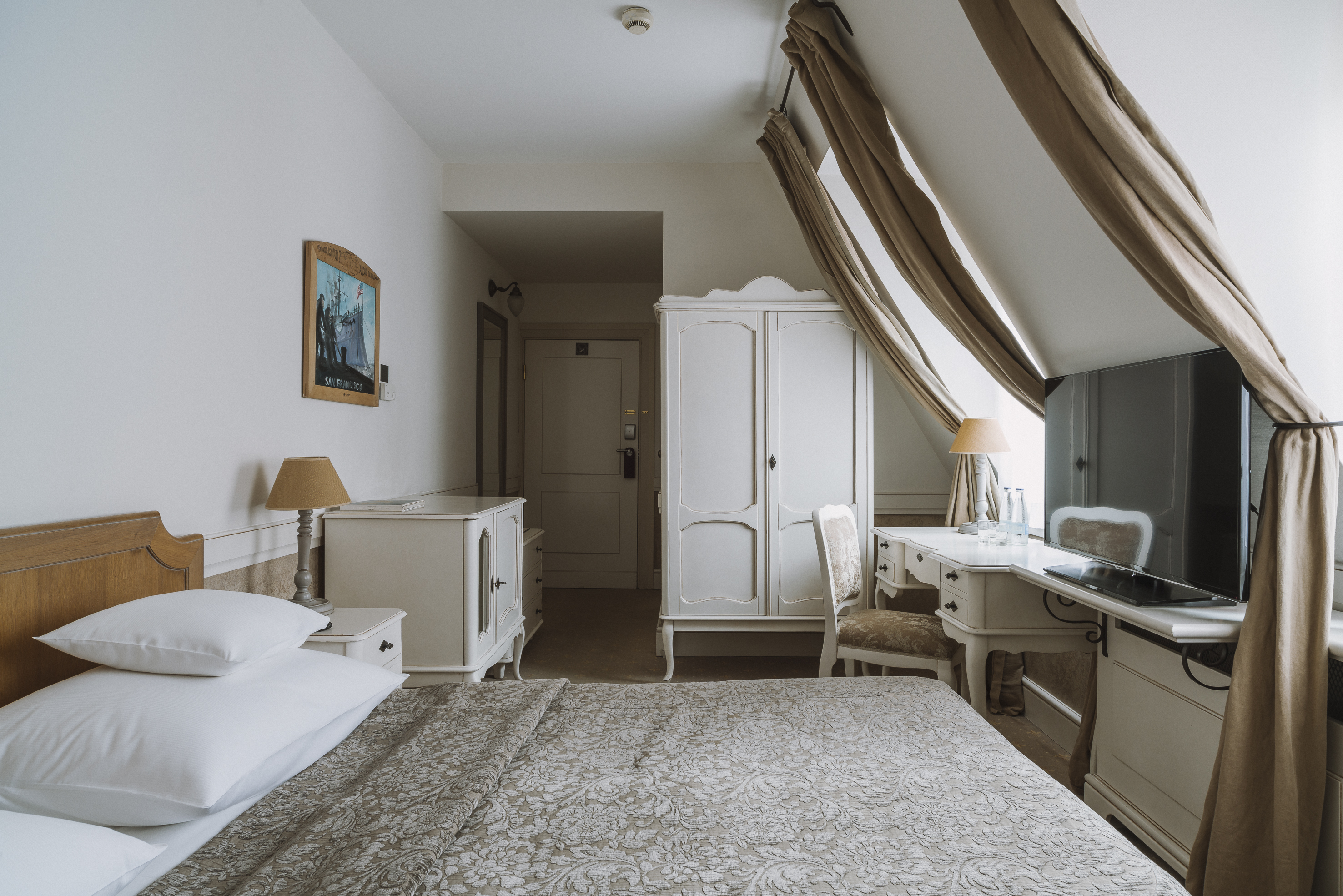 Double or Twin Standard