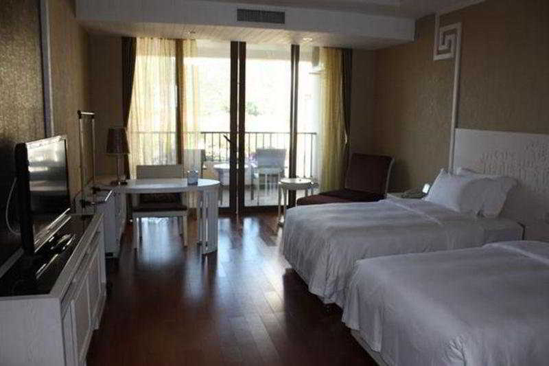 Twin Deluxe Garden View