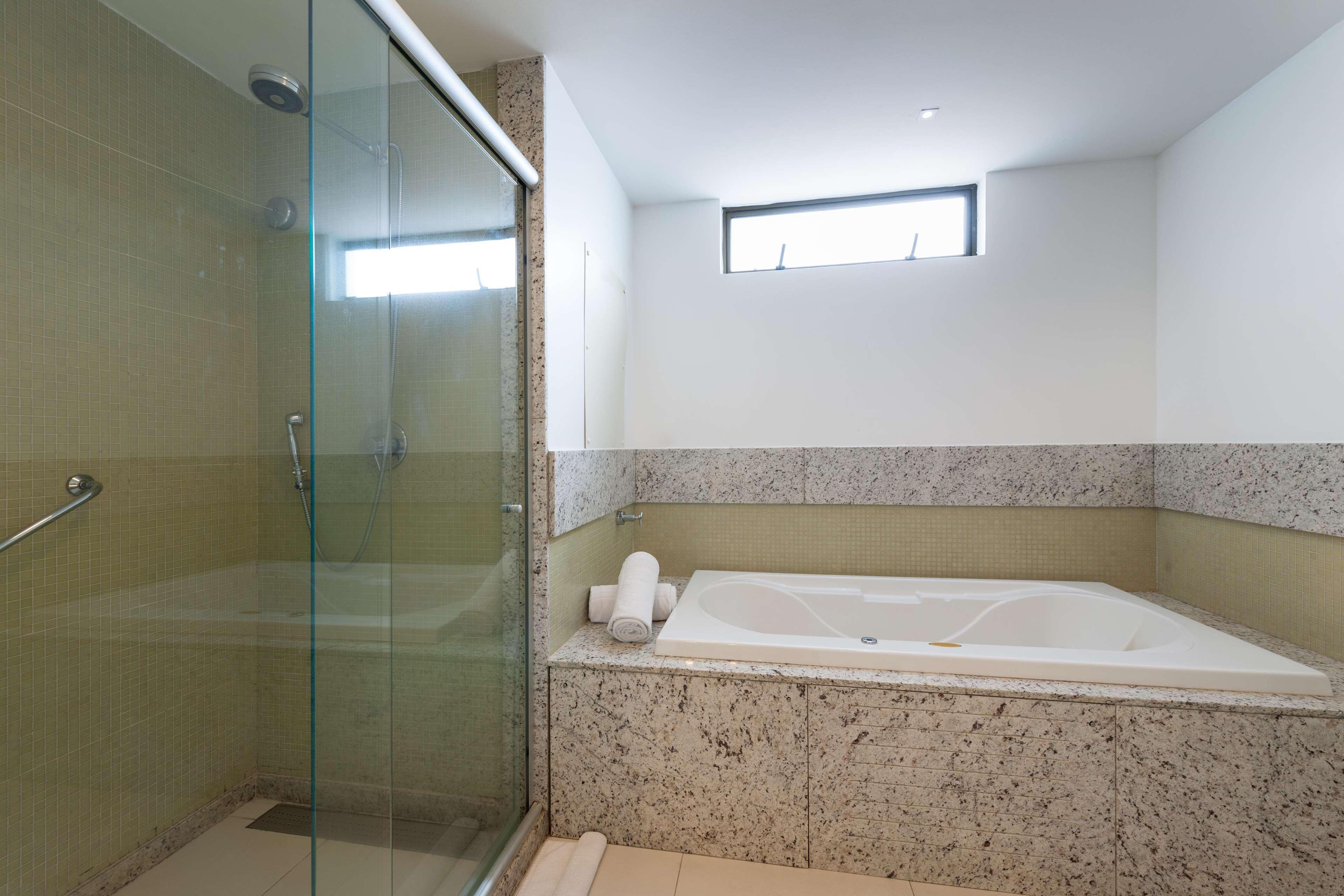 Suite Ocean Front King Bed