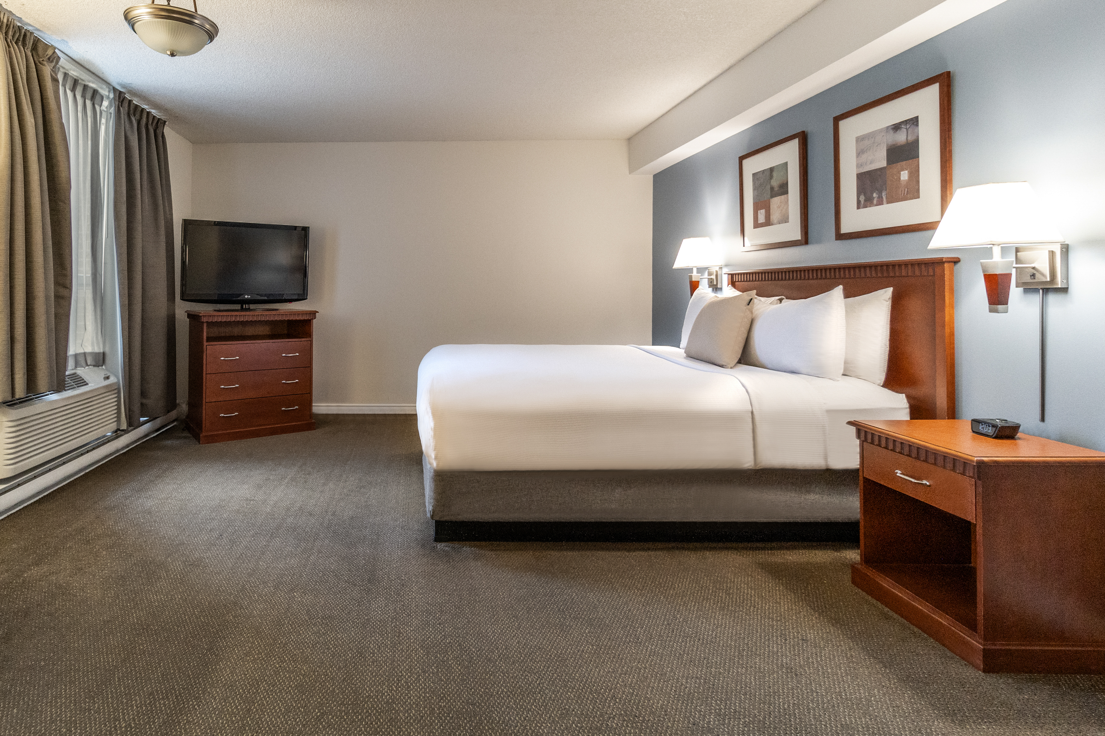 Studio Queen Size Bed