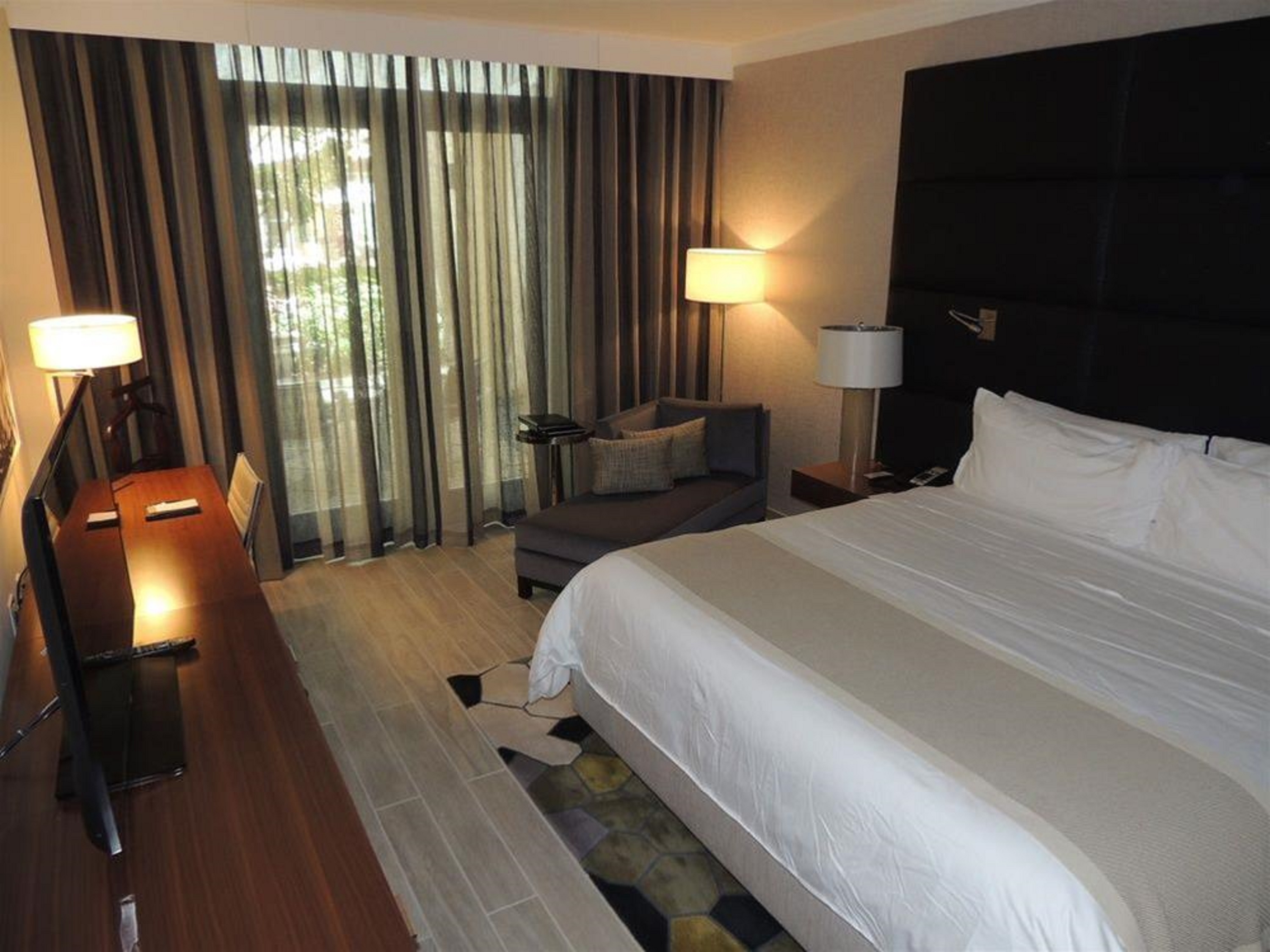 Room Business King Bed