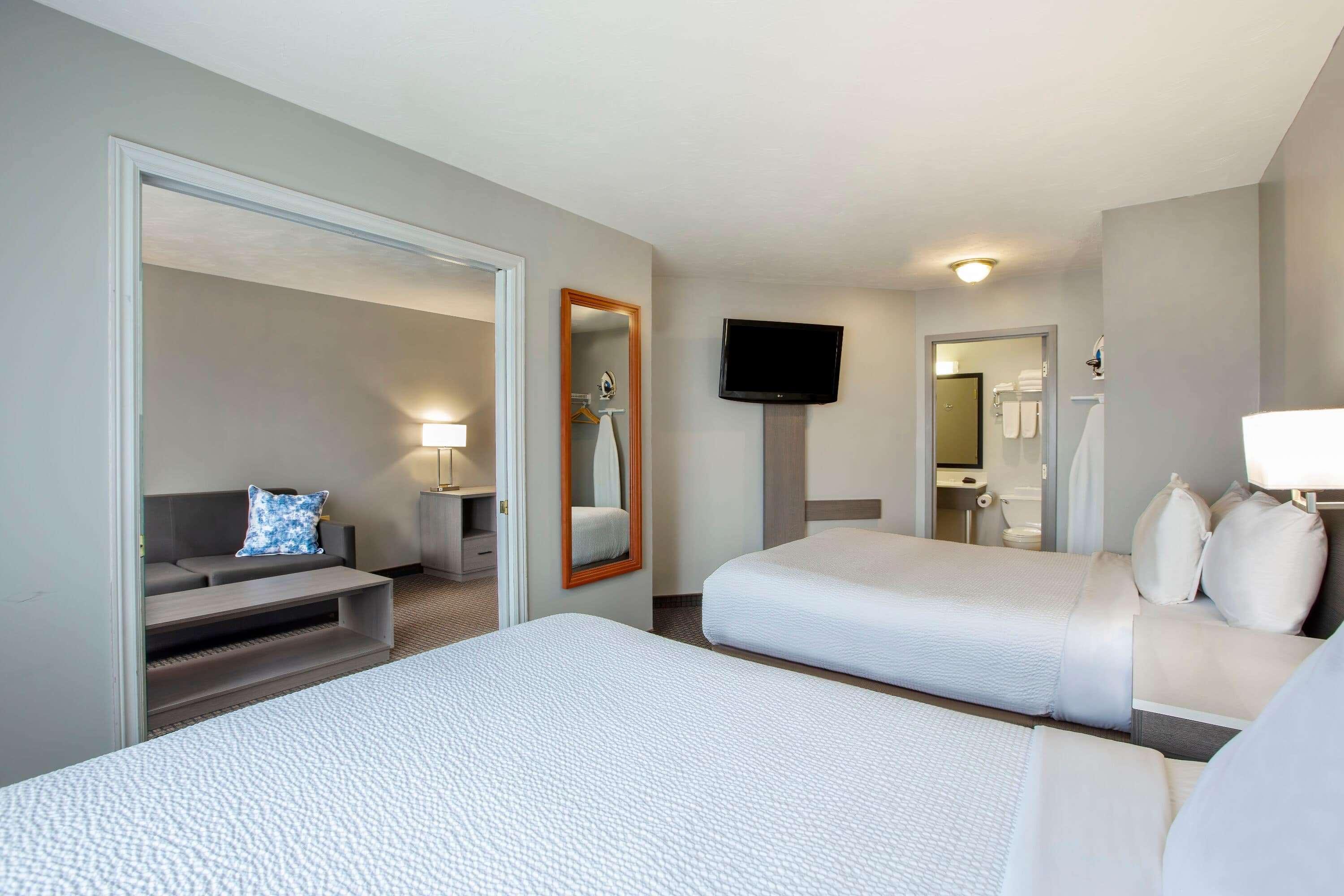 Suite Two Queen Beds Non Smoking