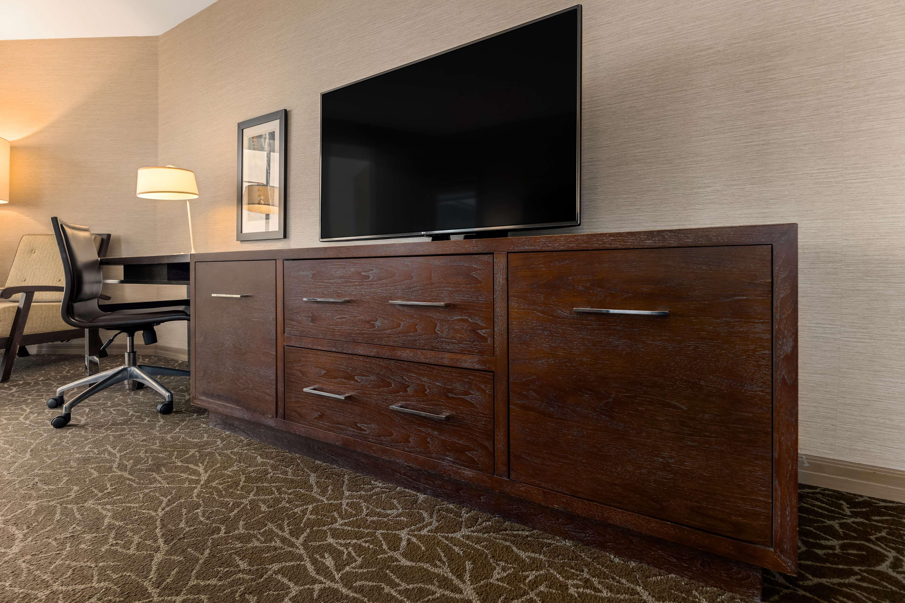 Double Pool View King Bed