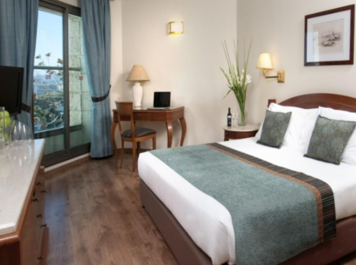 Twin Accessible with Views