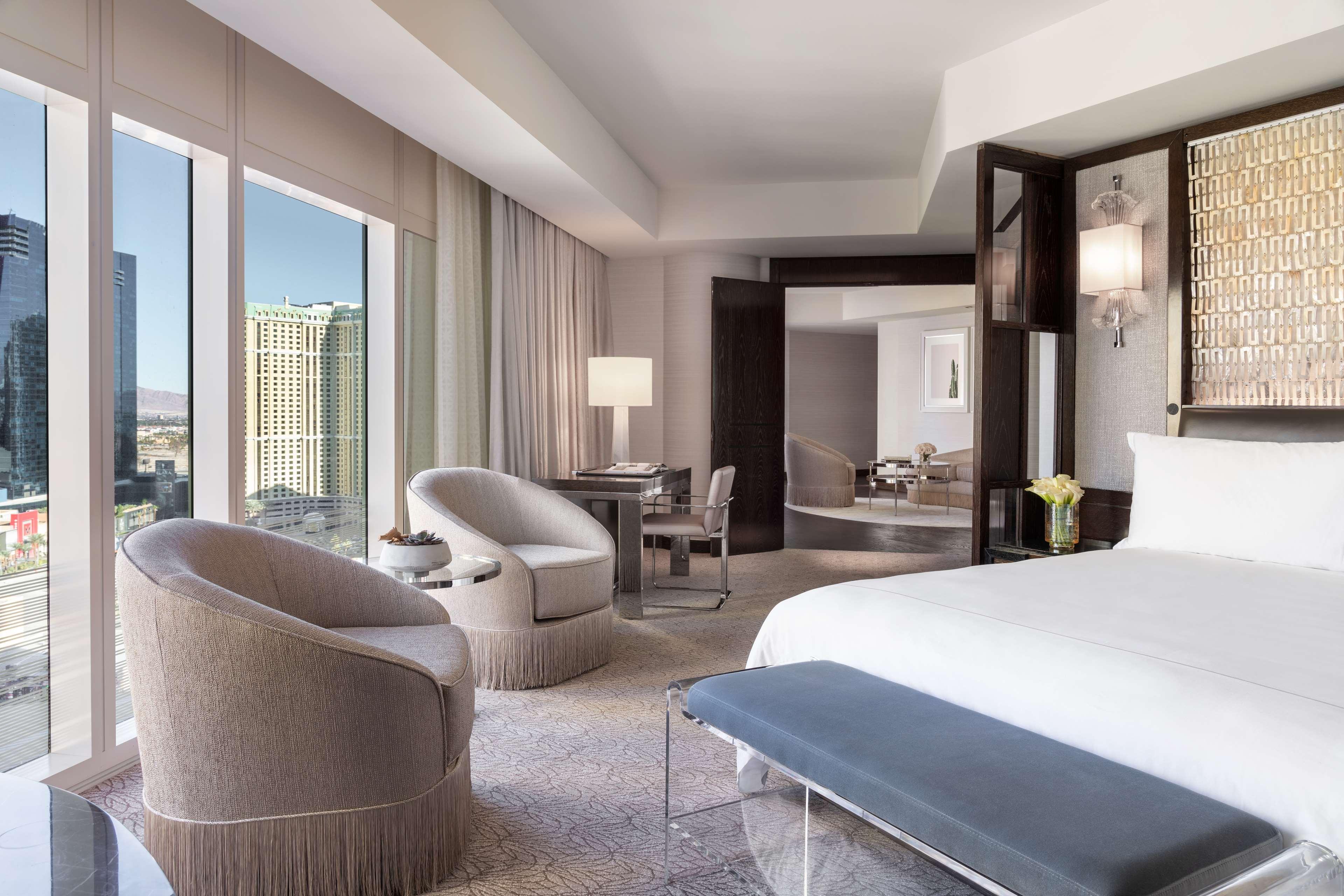 Suite City View King Bed