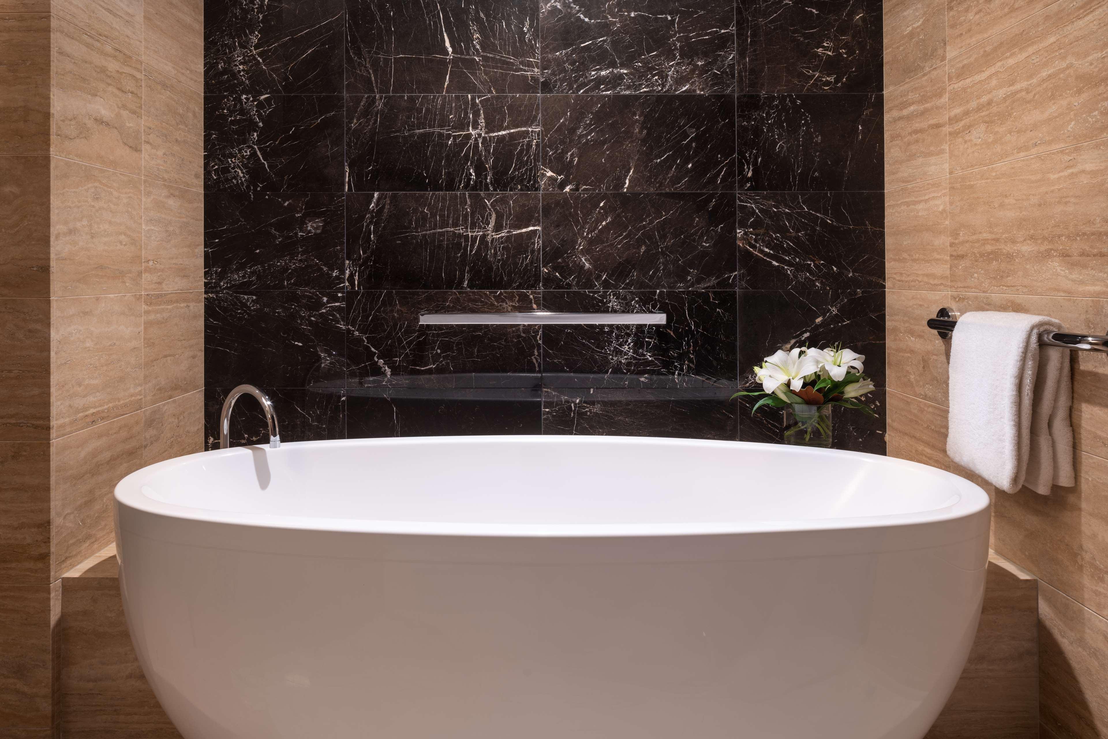 Junior Suite Accessible King Size Bed