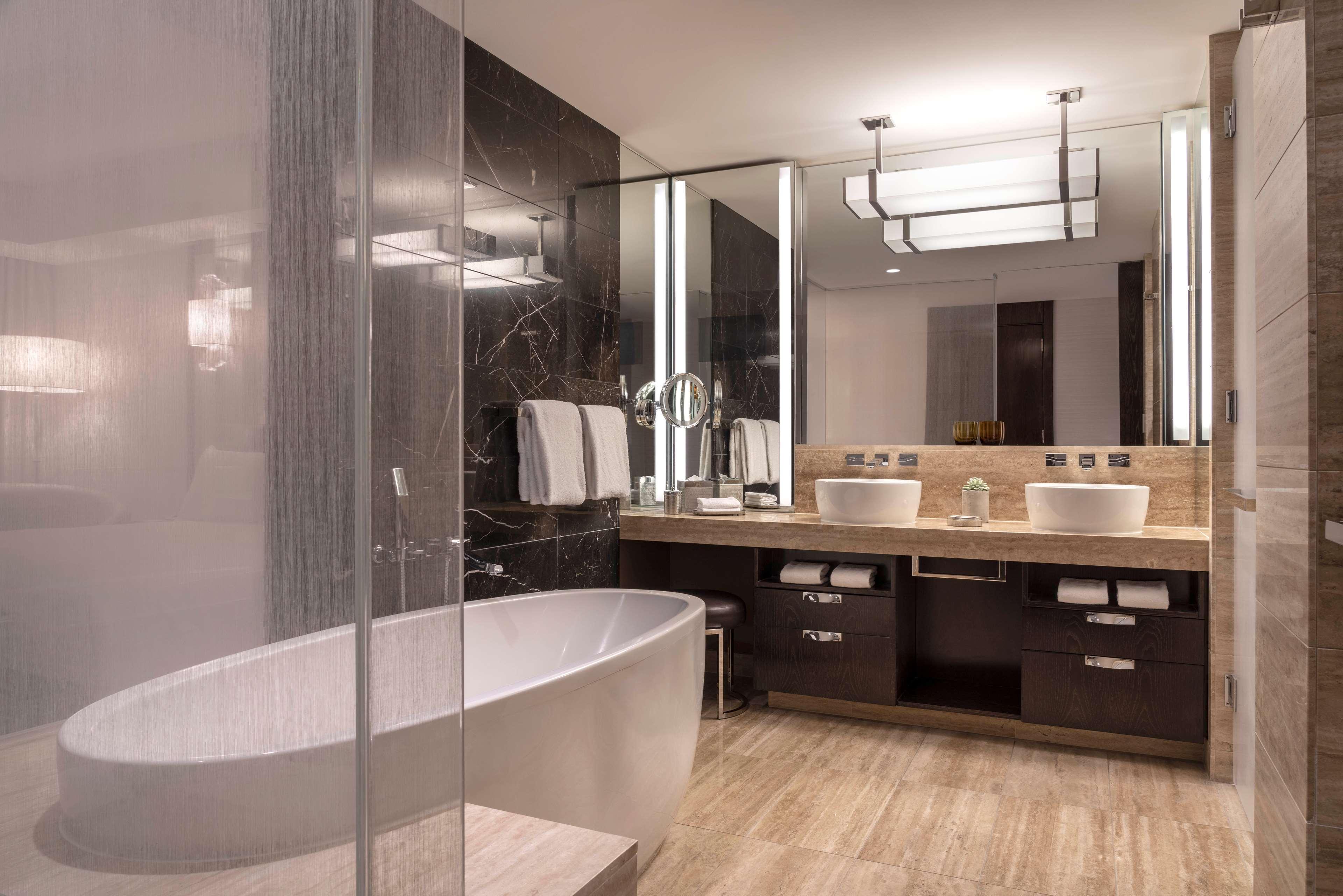 Room City View King Bed