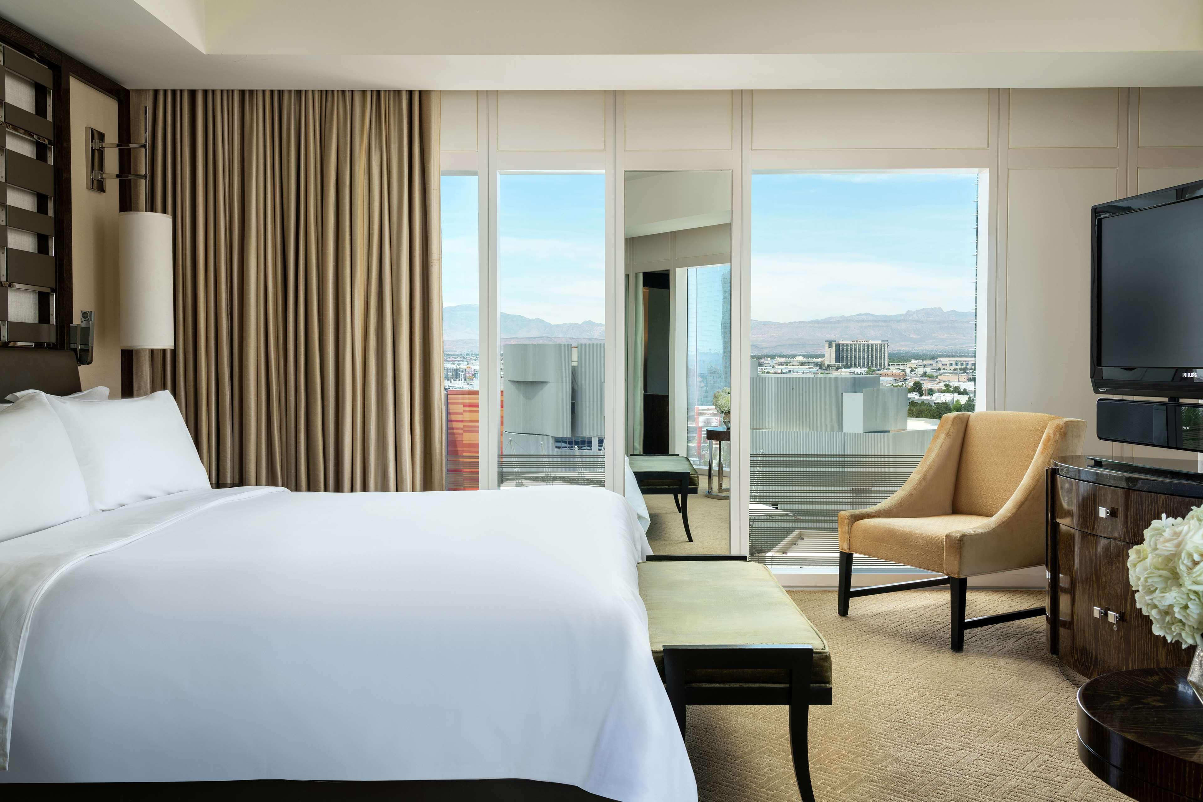 Room City View King Bed