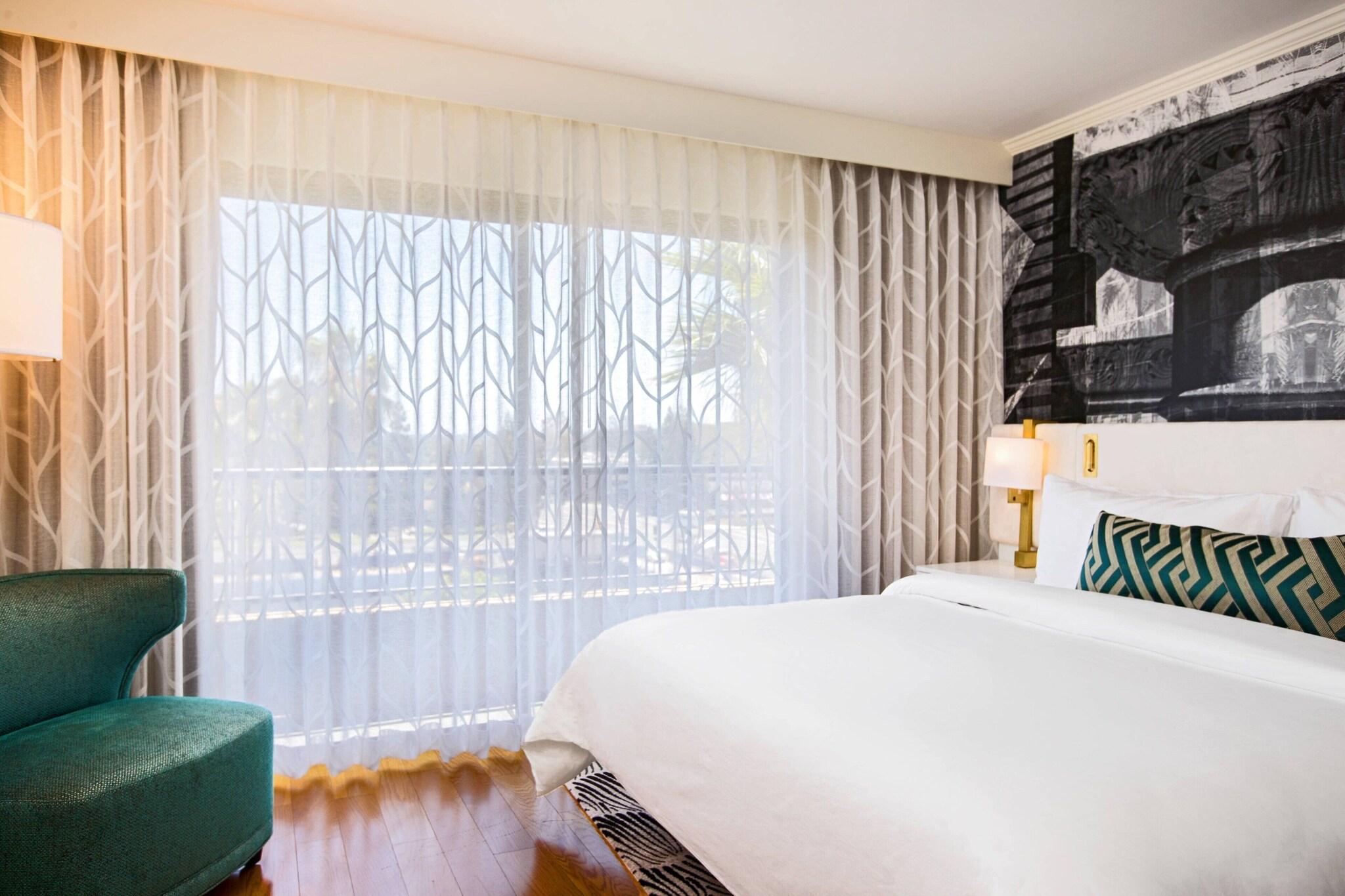 Junior Suite King Bed One Bedroom 