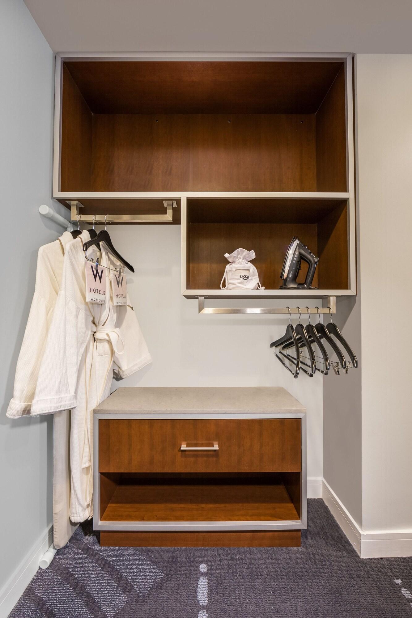 Studio Accessible King Size Bed