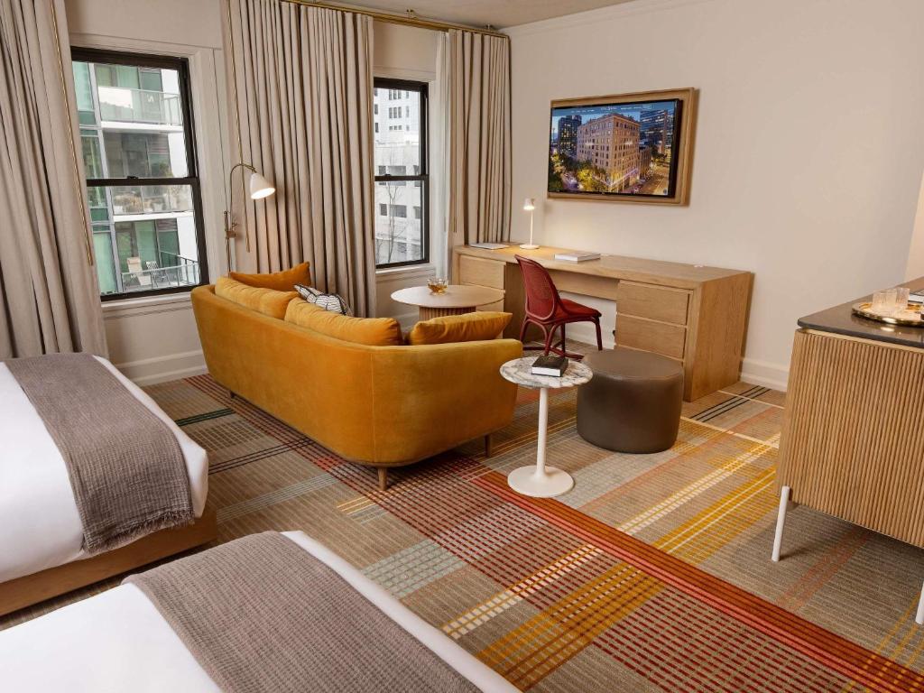 Double Deluxe Two Queen Beds