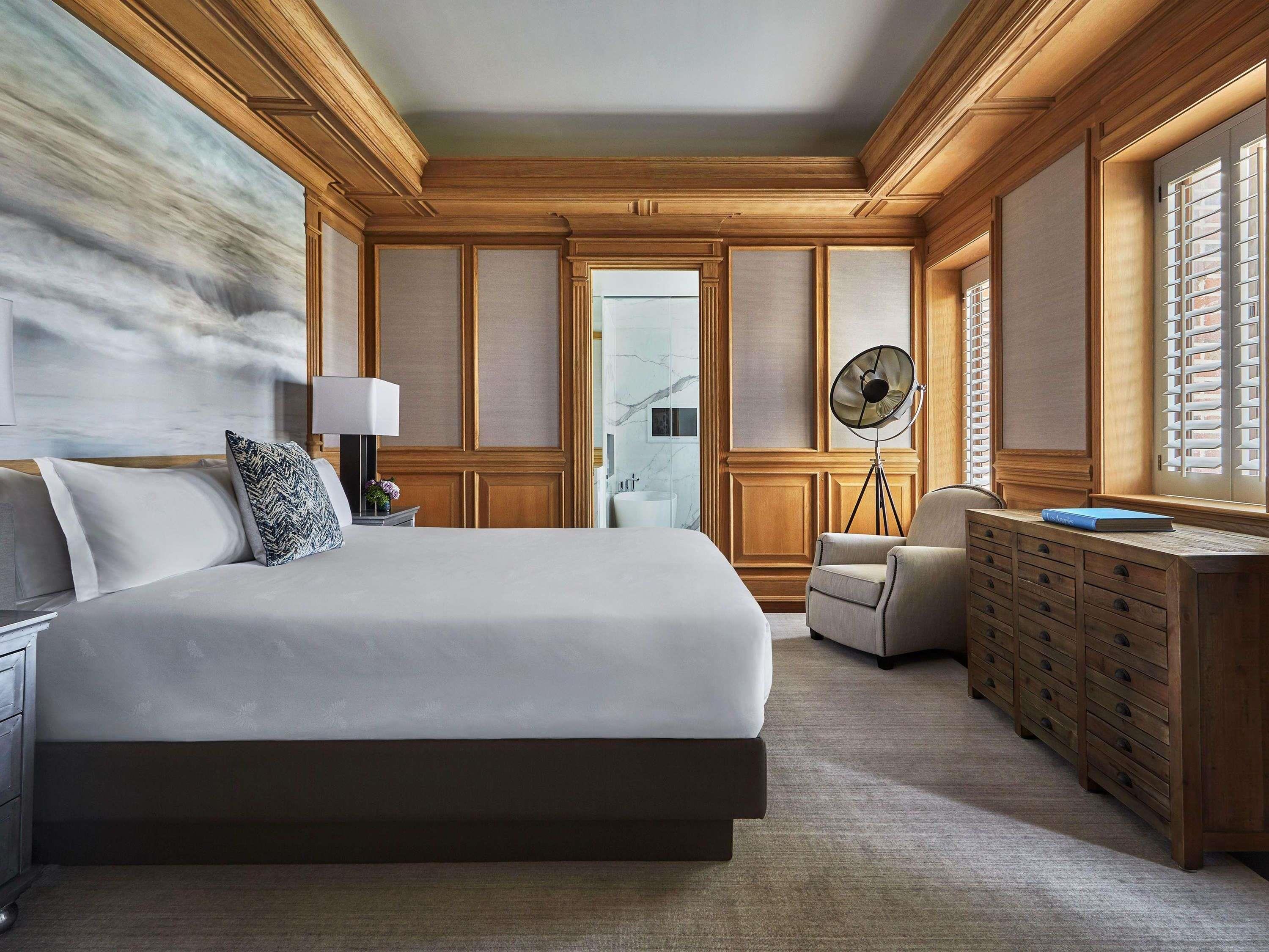 Suite Ocean View King Bed