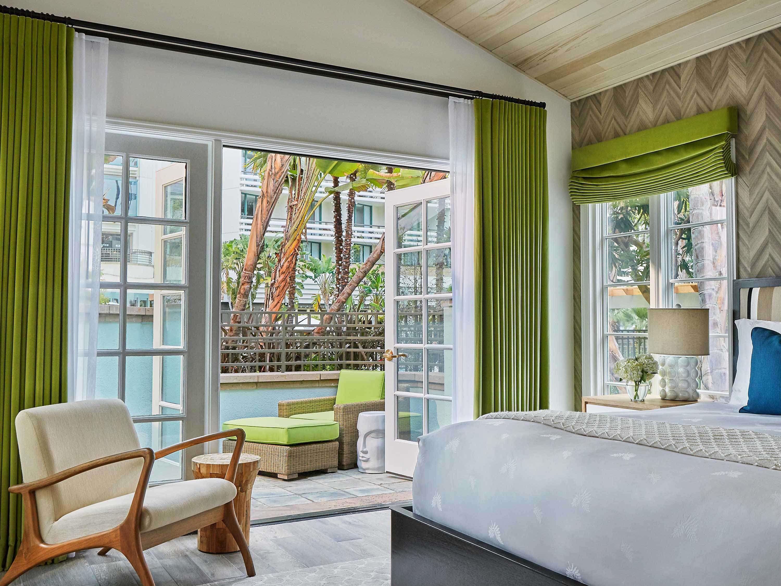 Bungalow King Size Bed