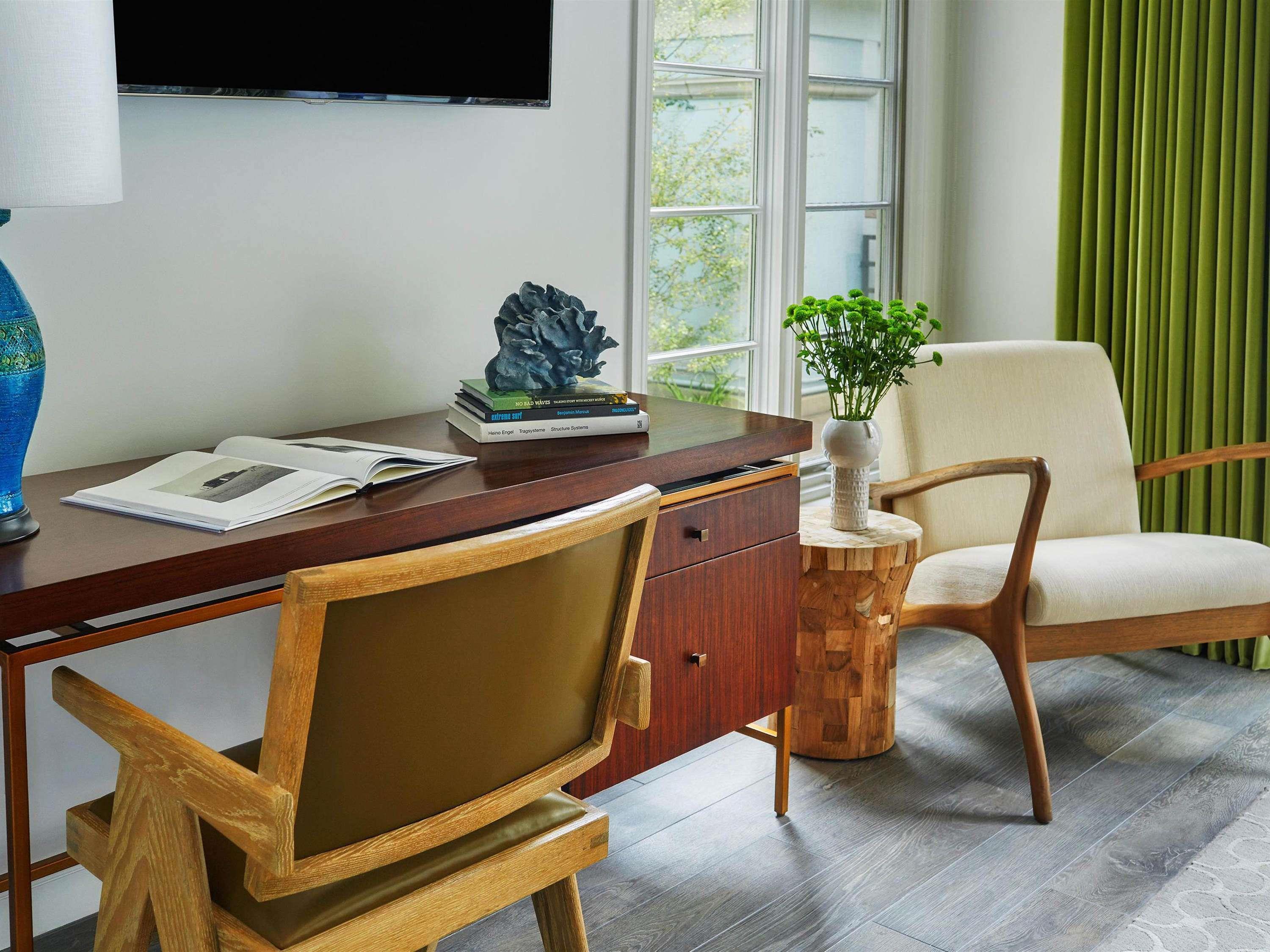 Bungalow King Size Bed