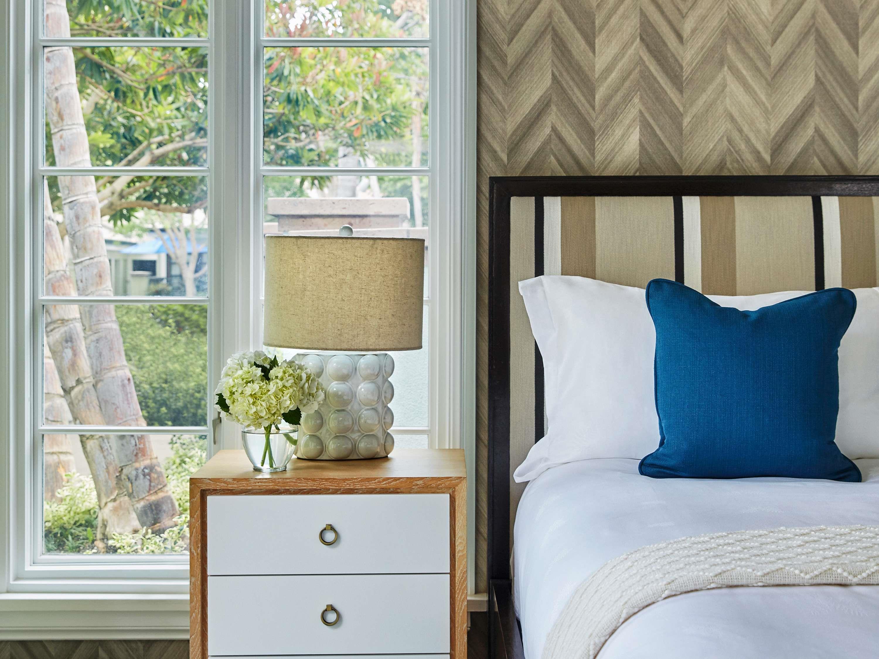 Bungalow King Size Bed