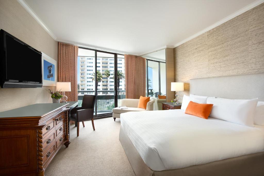 Double Deluxe King Bed