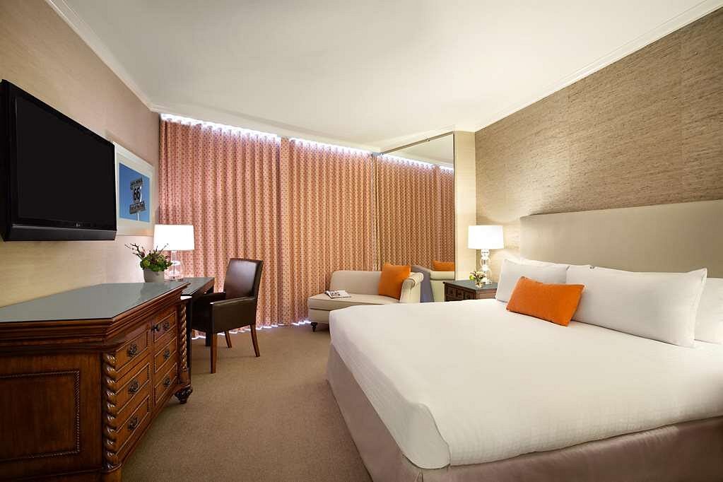 Room City View King Bed