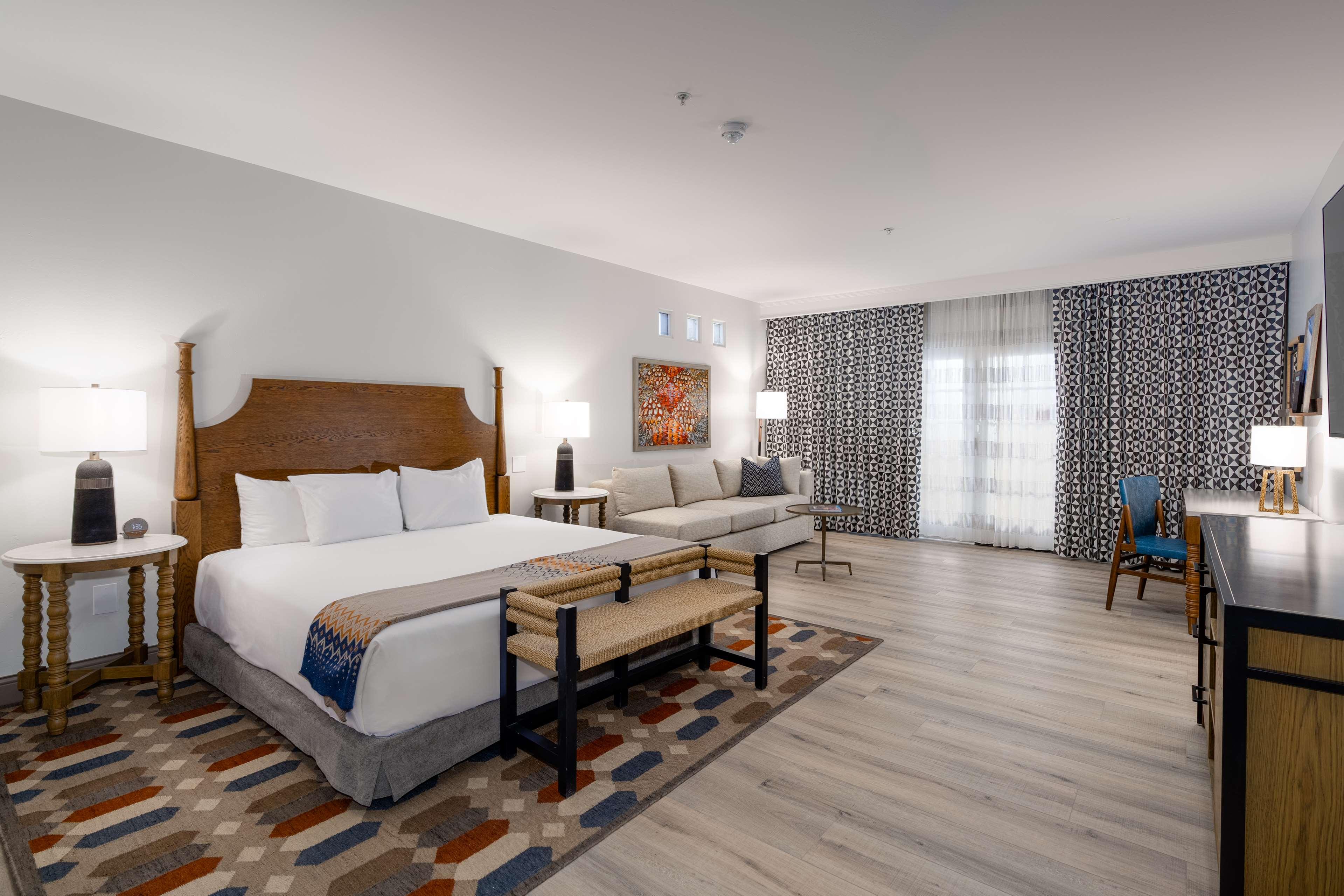 Double Accessible King Size Bed