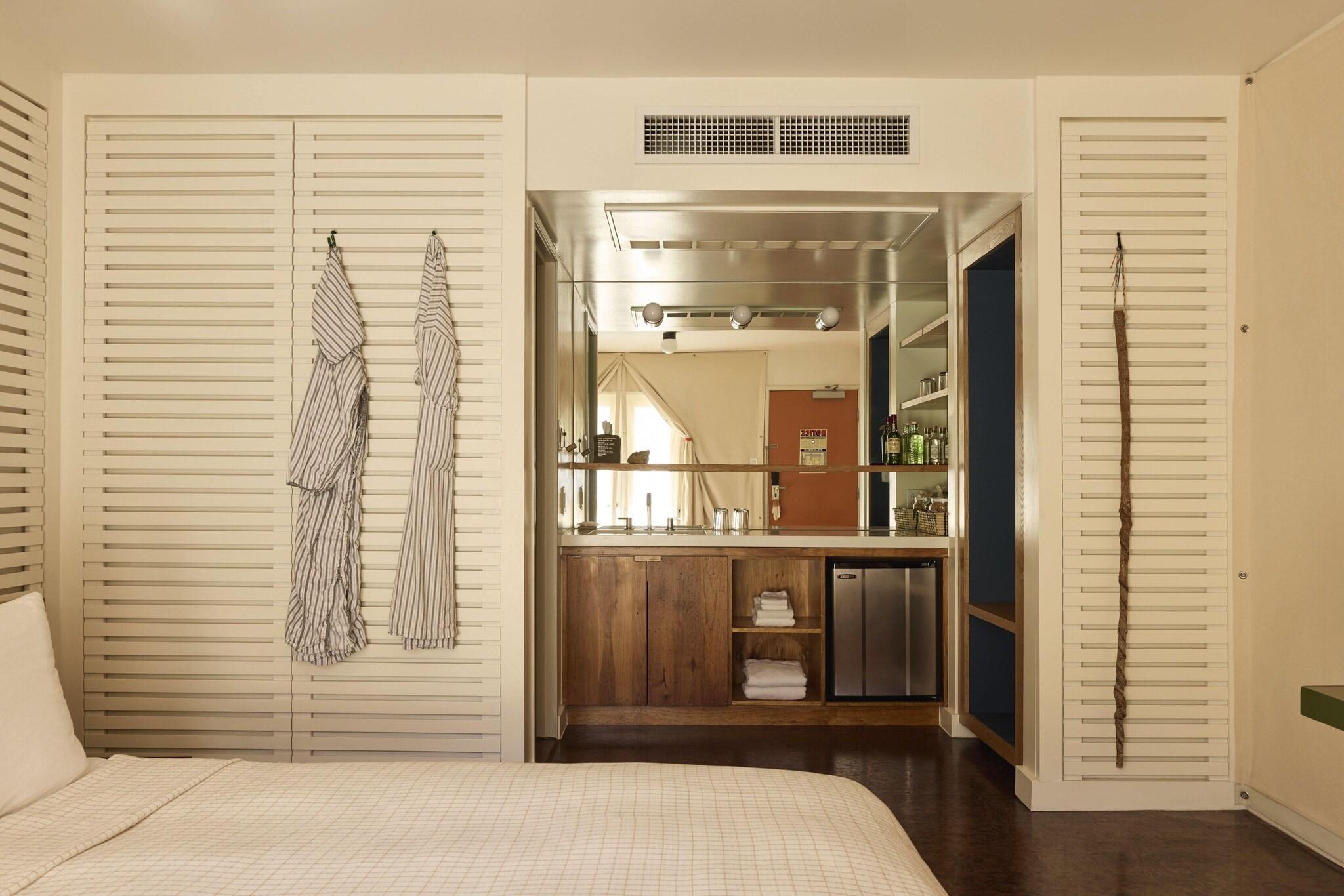 Double Deluxe King Bed