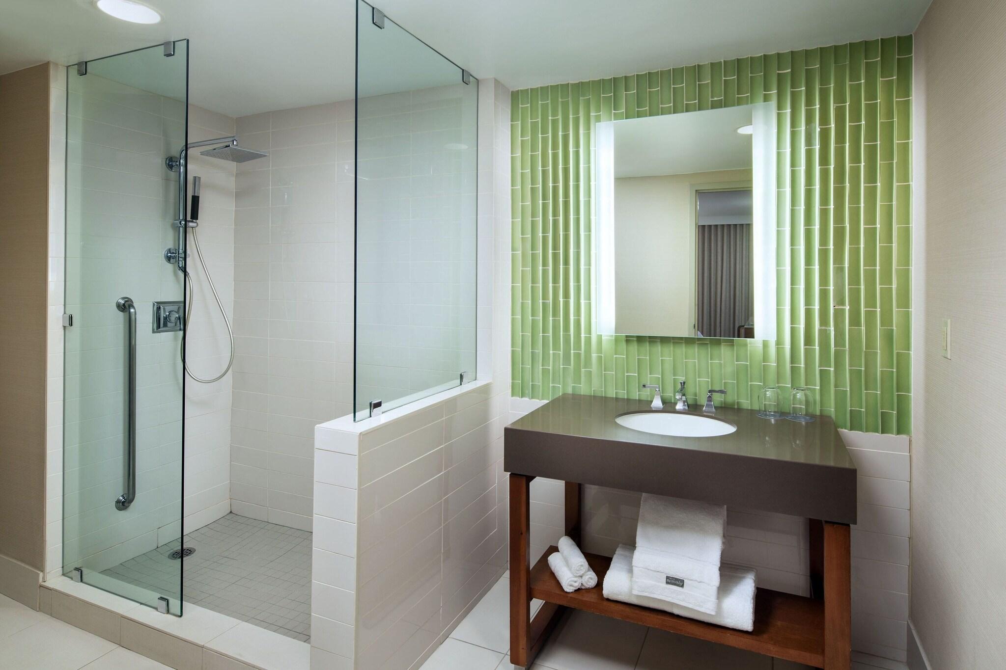 Suite Bay View King Bed