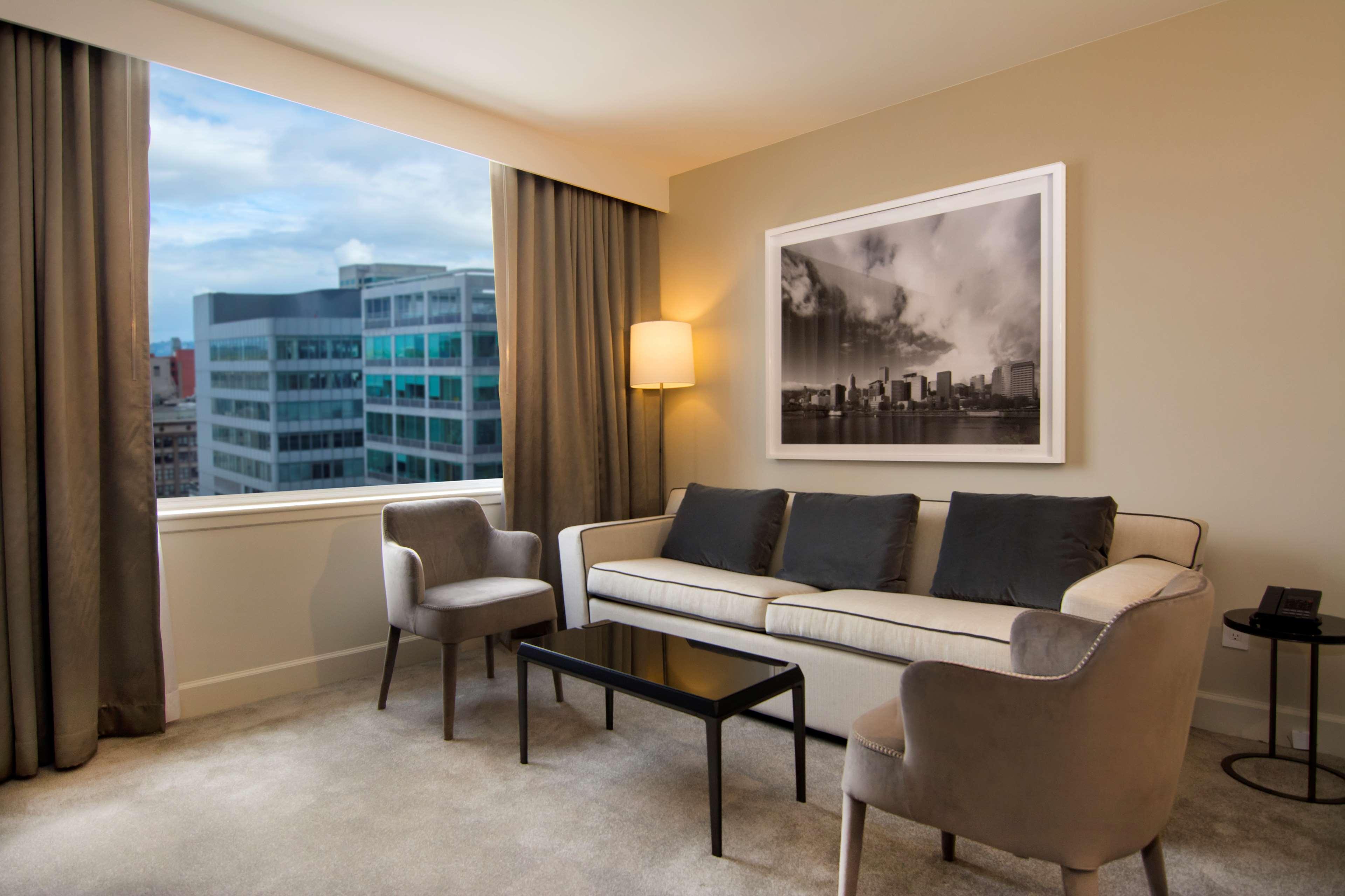 Suite City View King Bed