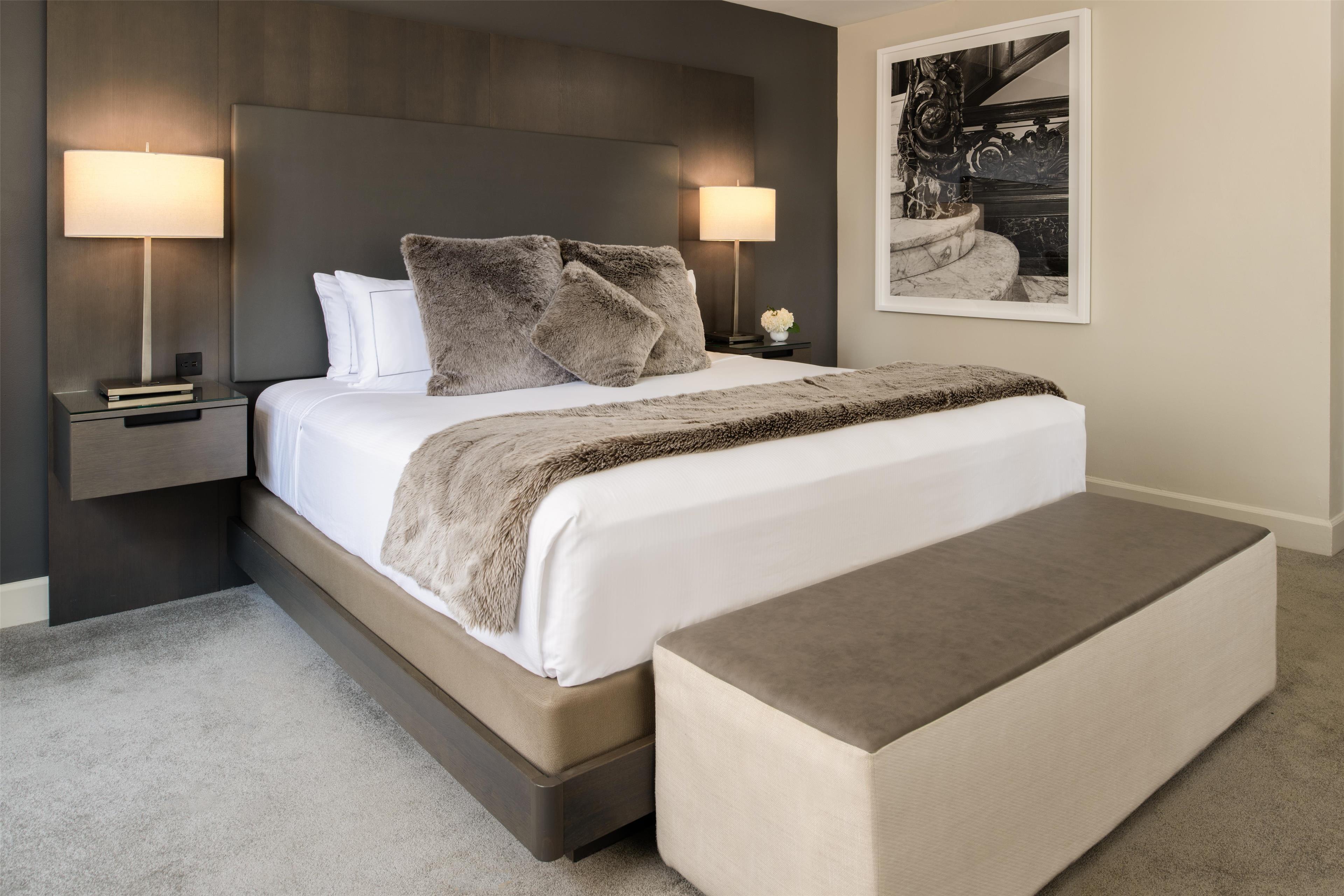 Studio Accessible King Size Bed