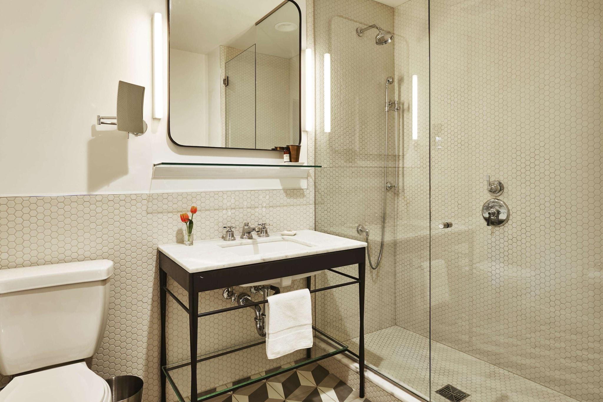 Suite City View King Bed