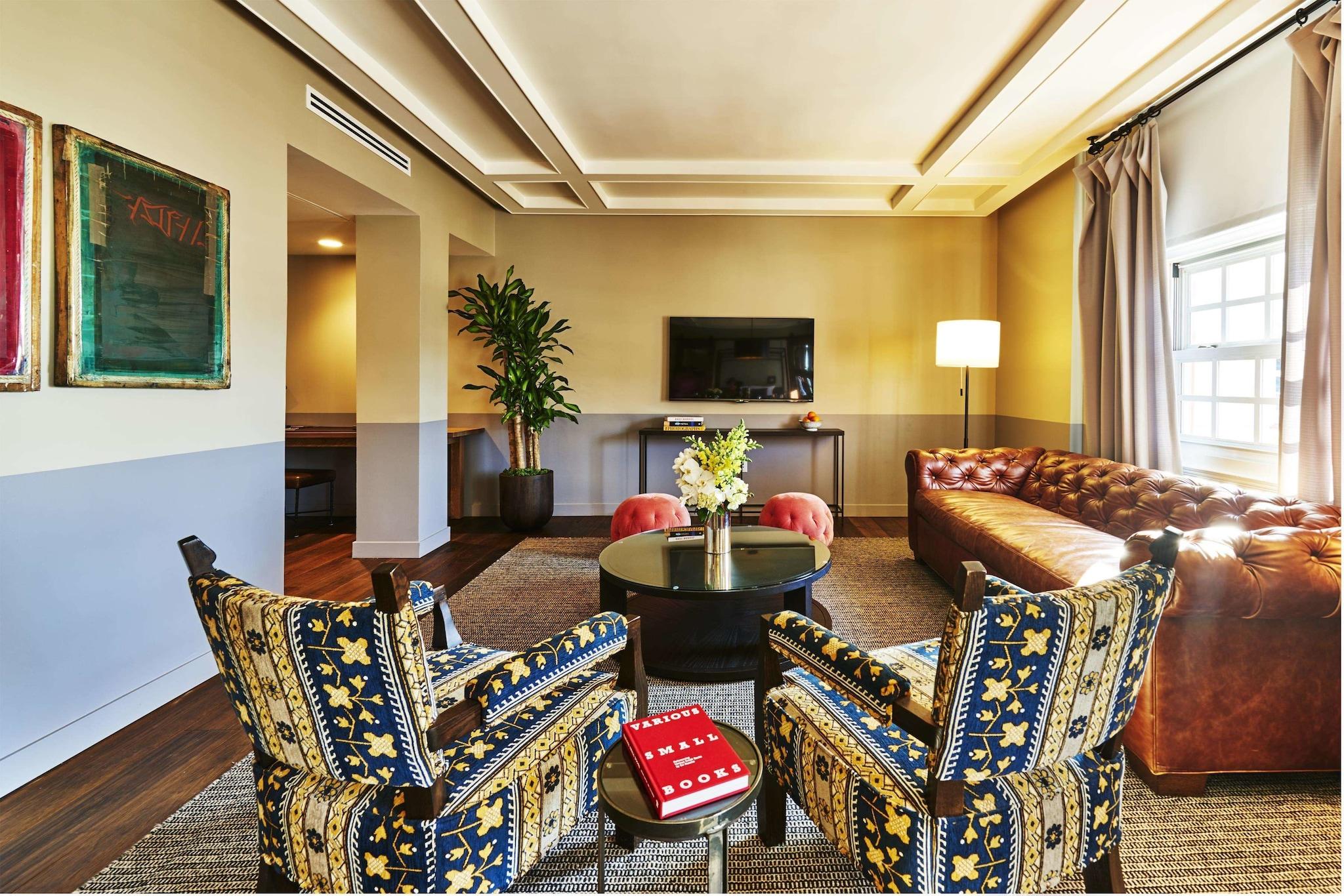 Suite City View King Bed