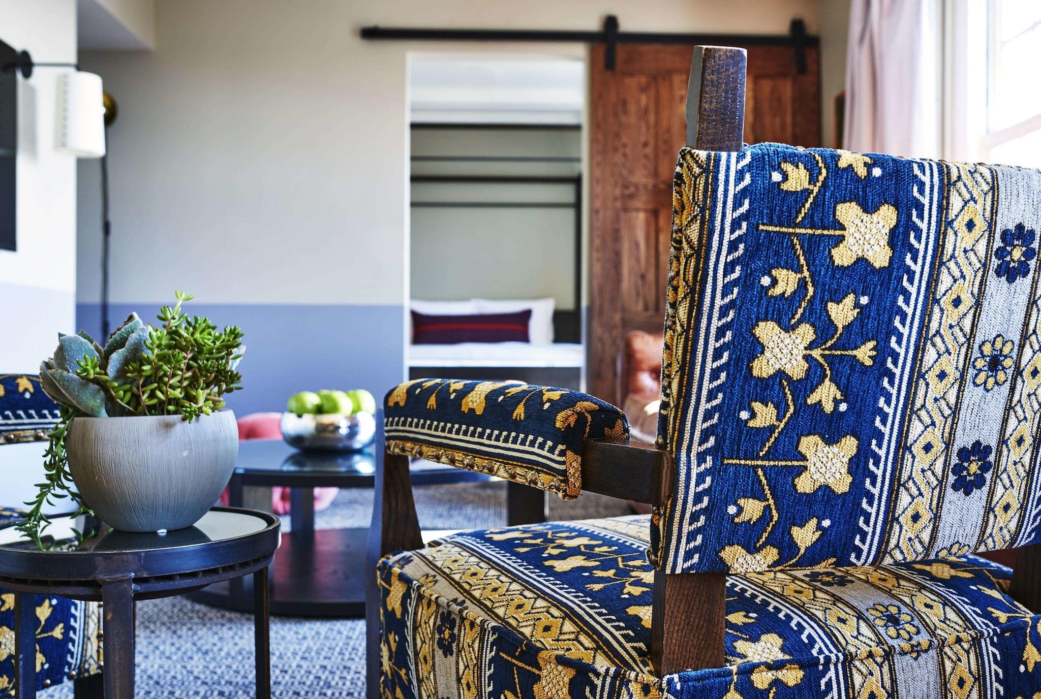 Suite City View King Bed